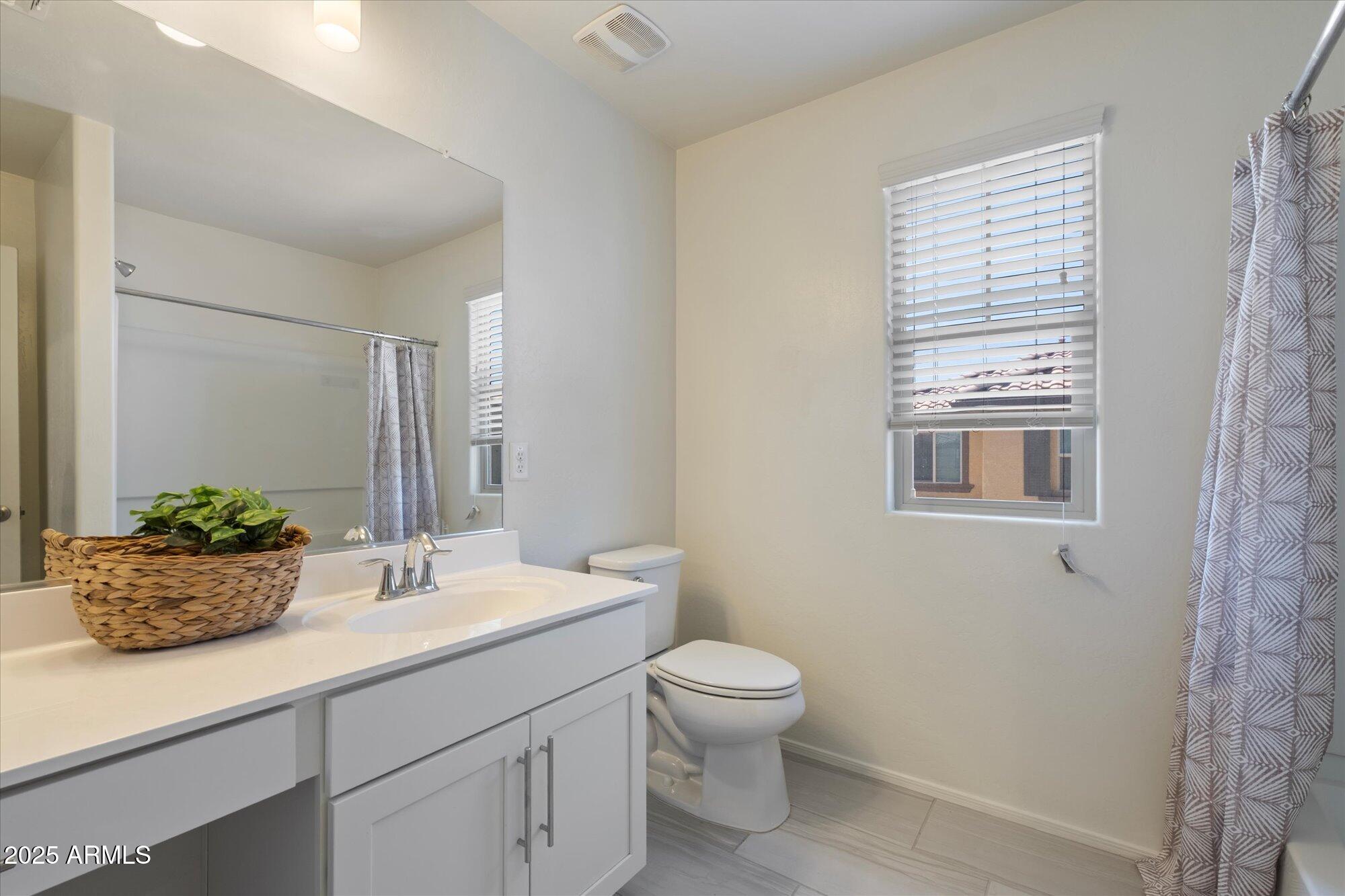 2952 S WASHINGTON Street