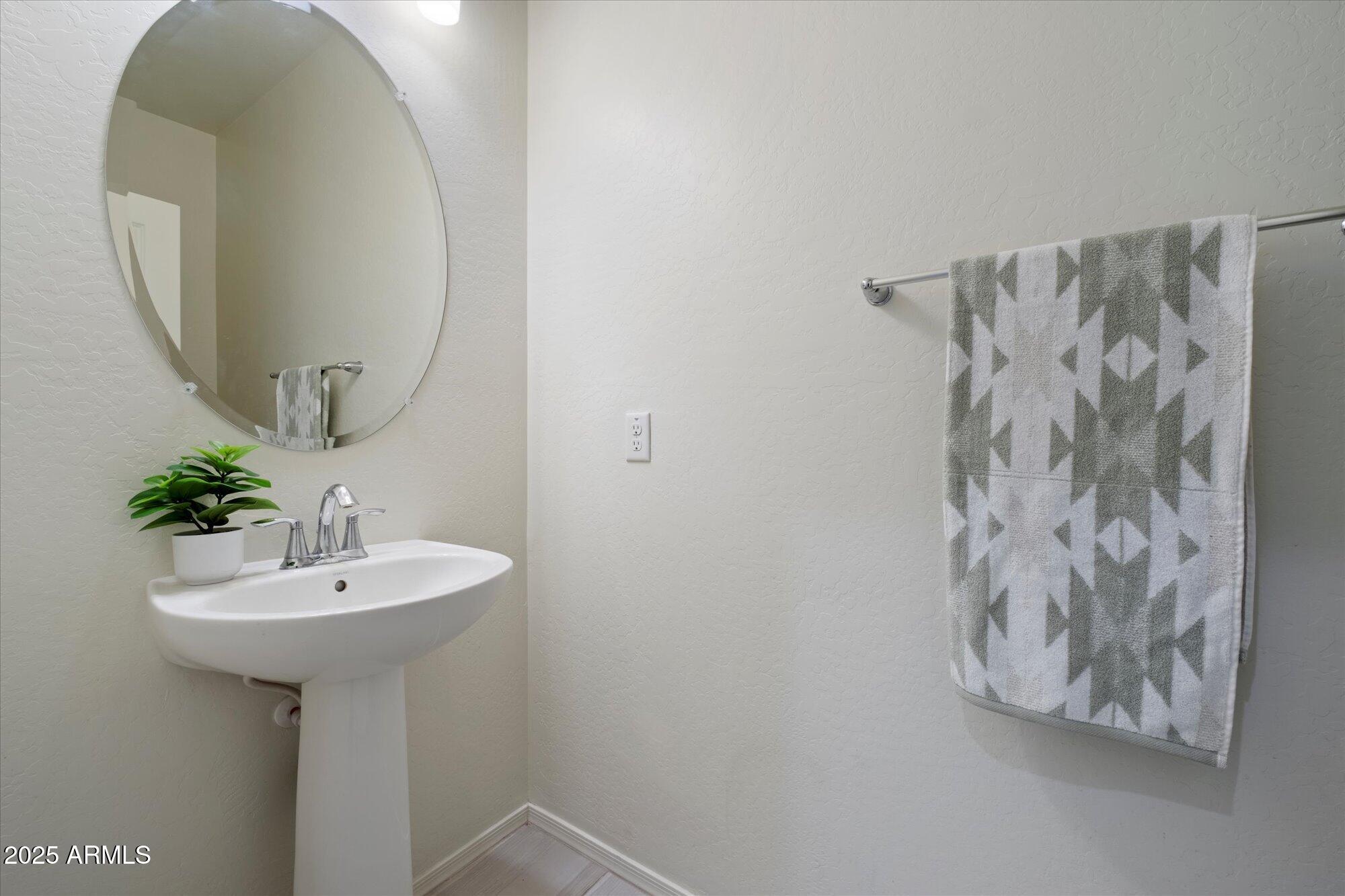 2952 S WASHINGTON Street