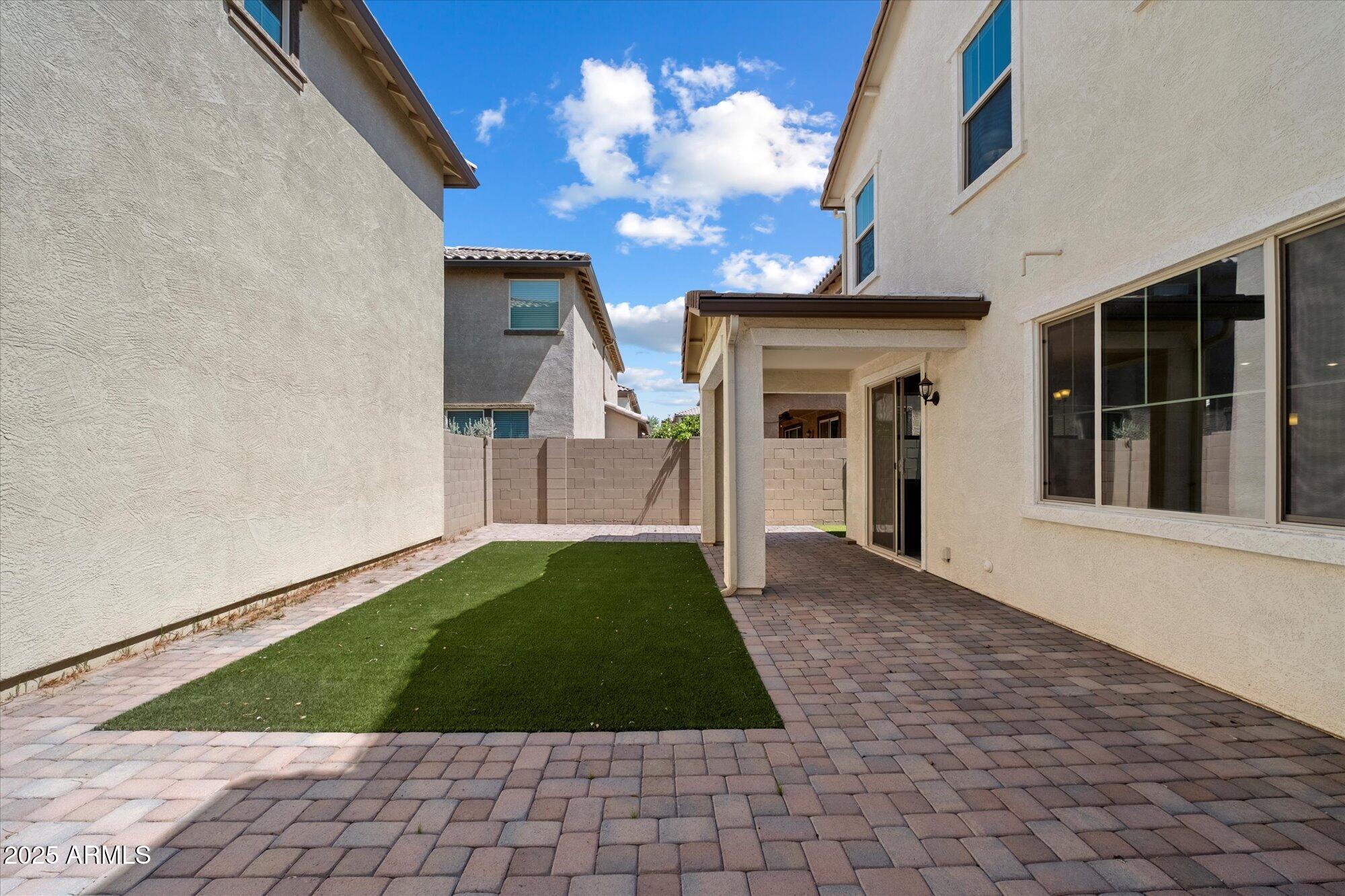 2952 S WASHINGTON Street