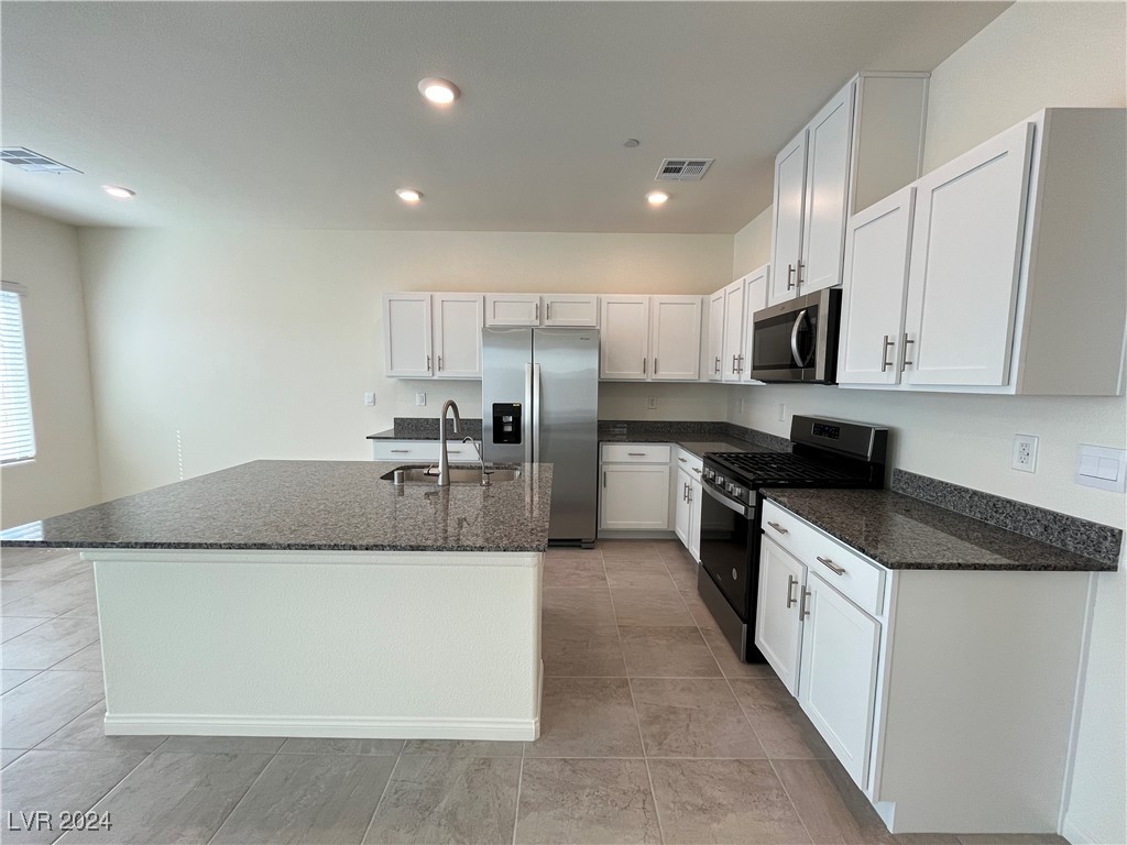 1149 Blue Lovebird Street