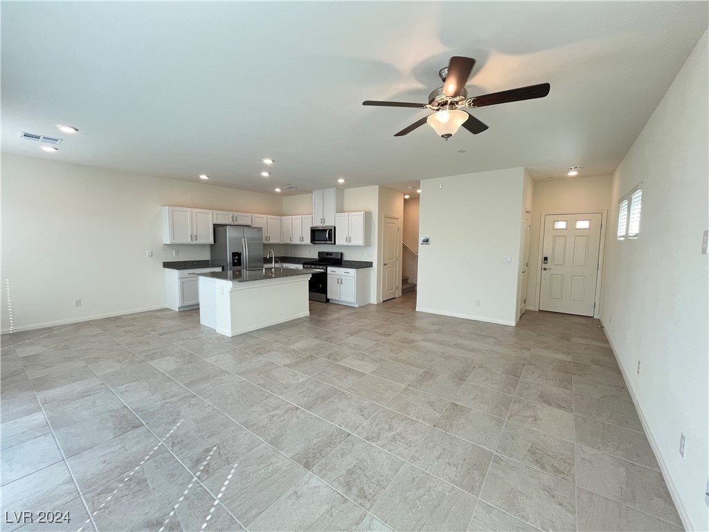 1149 Blue Lovebird Street