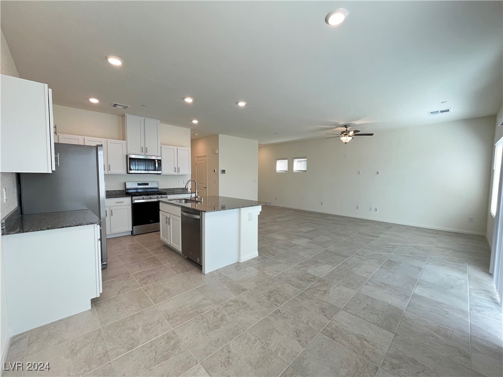 1149 Blue Lovebird Street