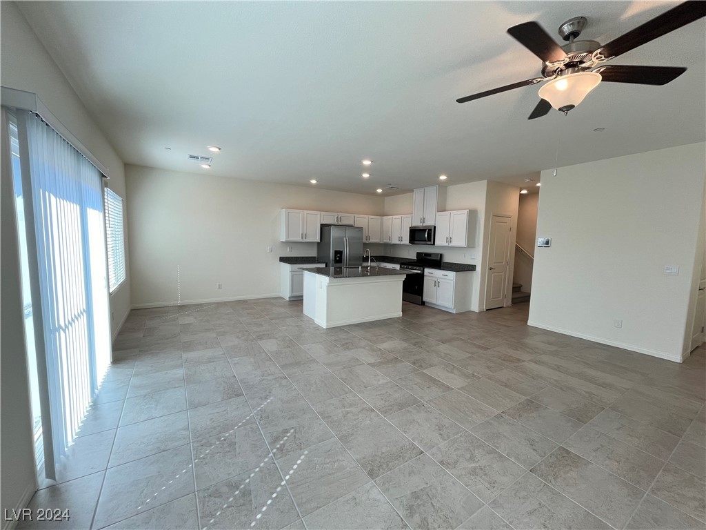 1149 Blue Lovebird Street