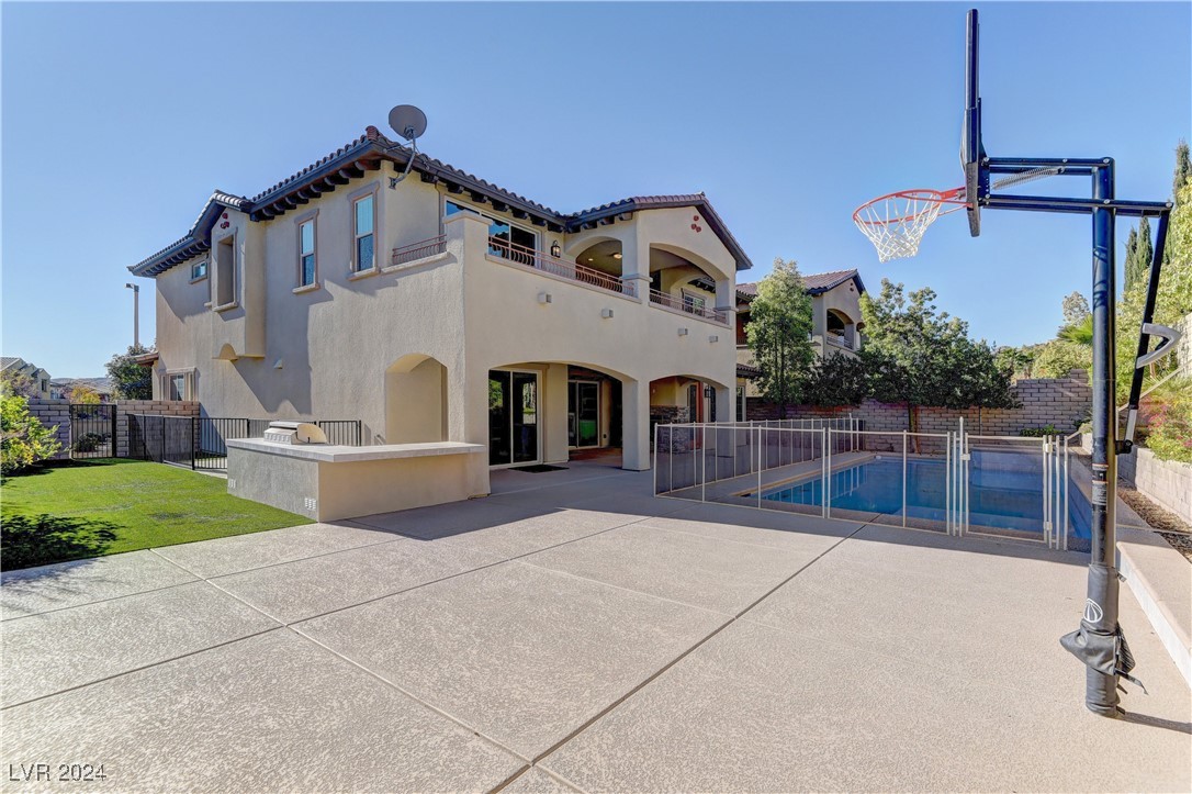 12104 Edgehurst Court