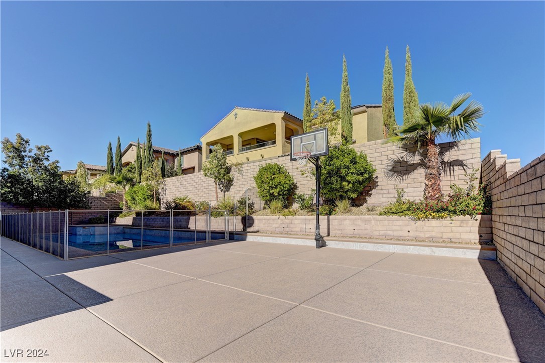 12104 Edgehurst Court