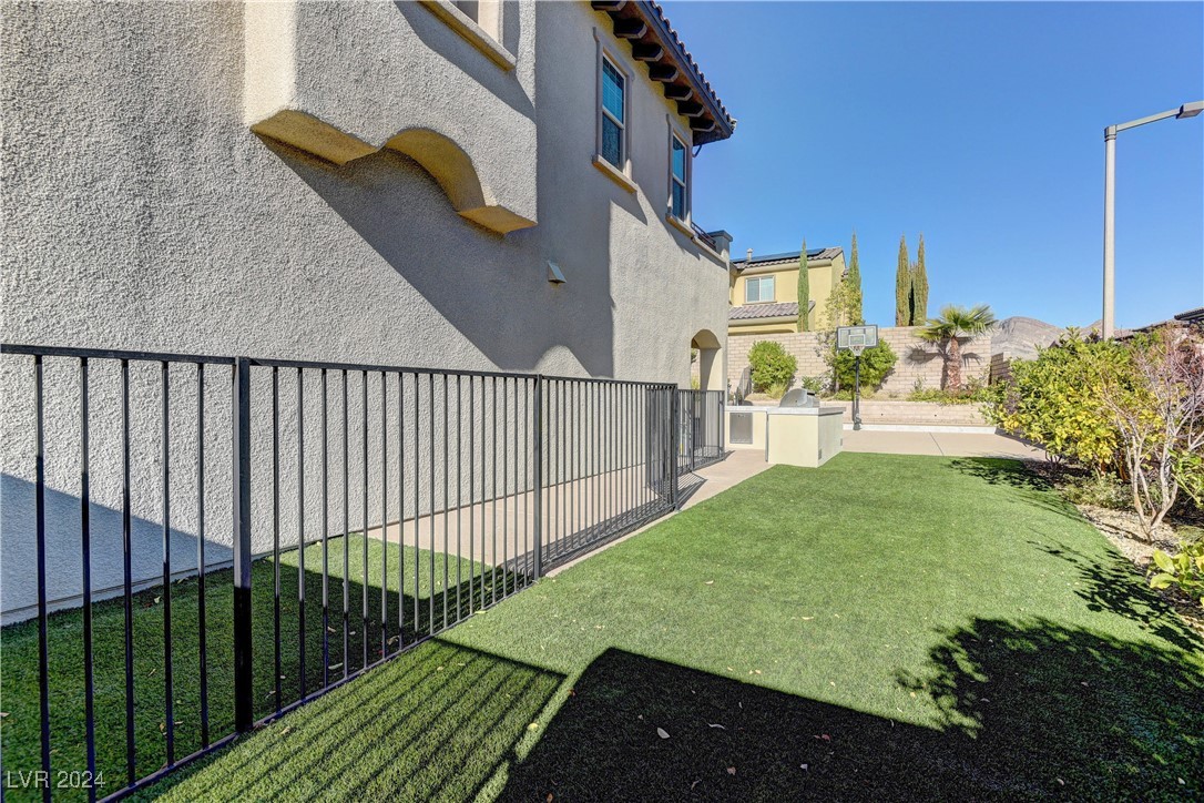 12104 Edgehurst Court