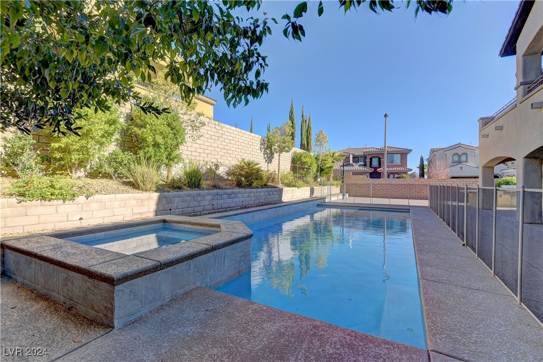 12104 Edgehurst Court