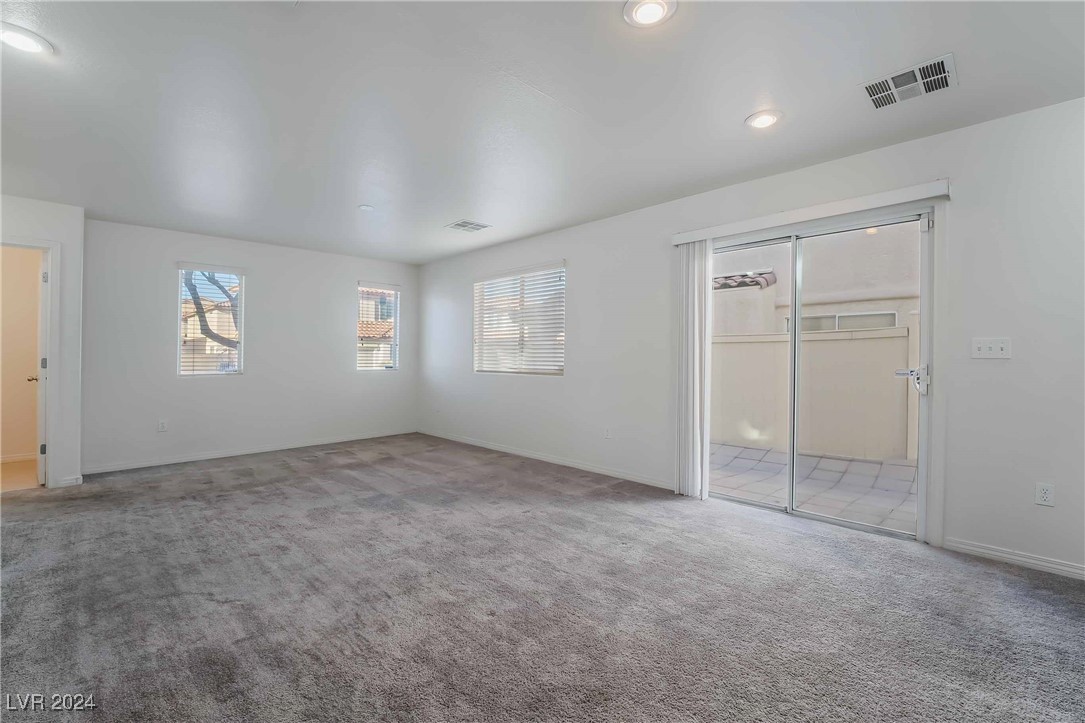 8266 Amphora Street