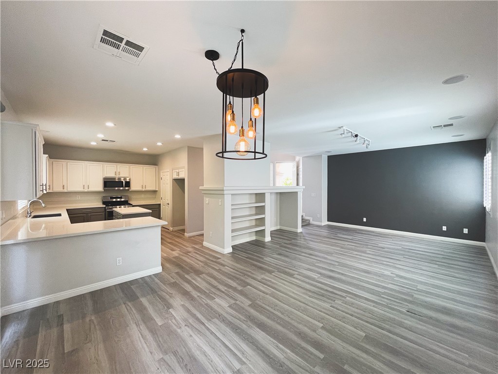 9464 Green Vineyard Avenue