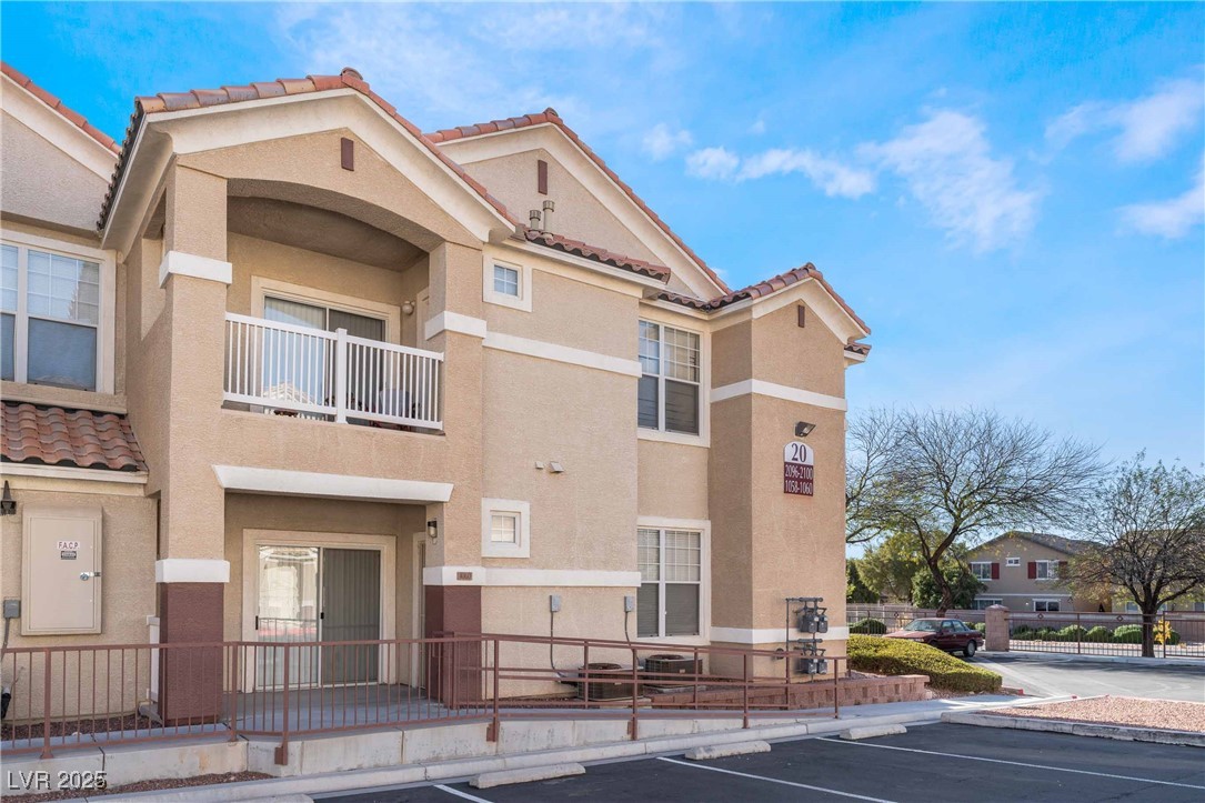 5855 VALLEY Drive 1060