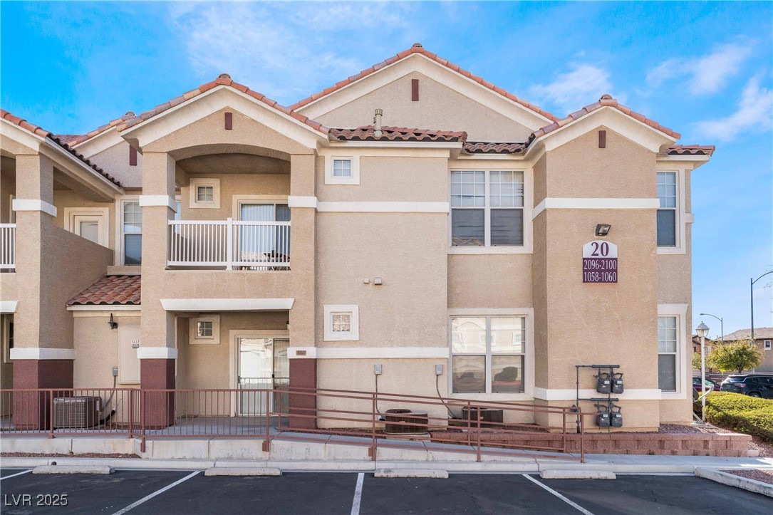 5855 VALLEY Drive 1060