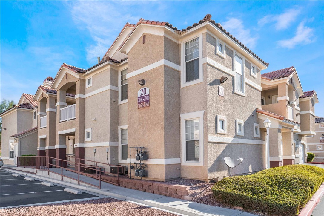 5855 VALLEY Drive 1060