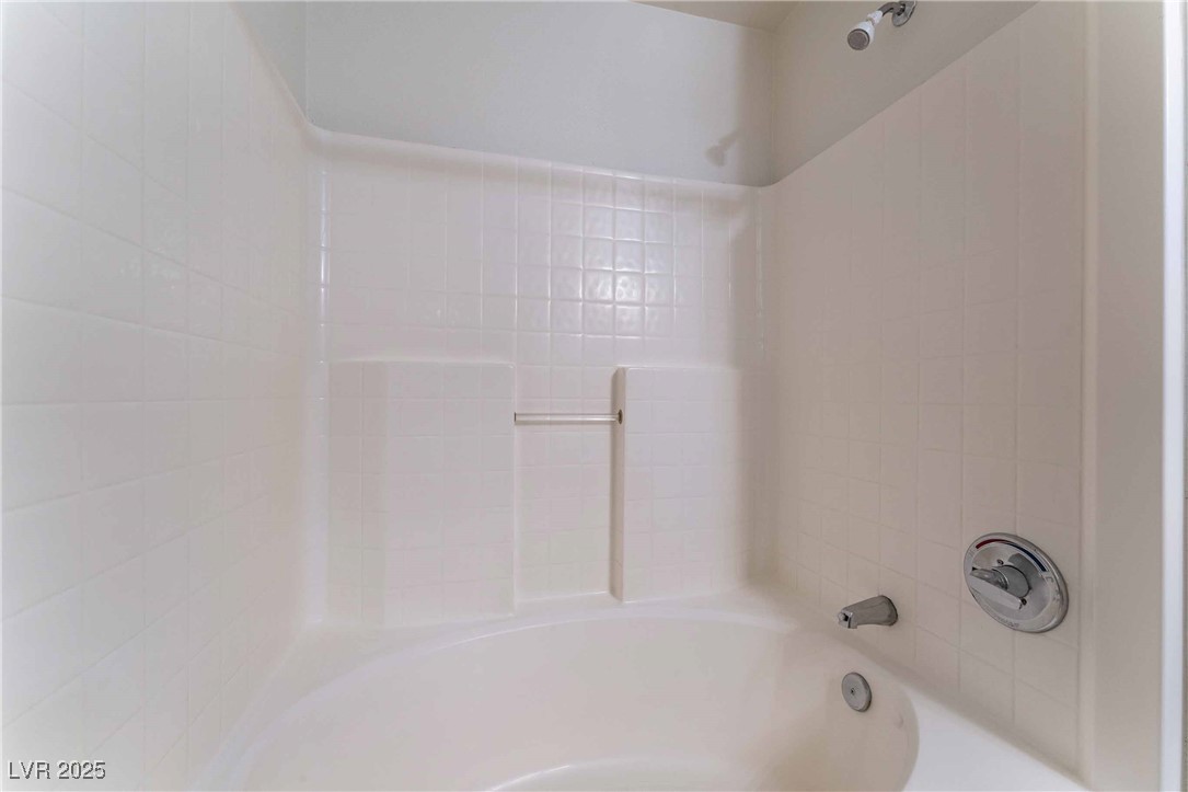 5855 VALLEY Drive 1060