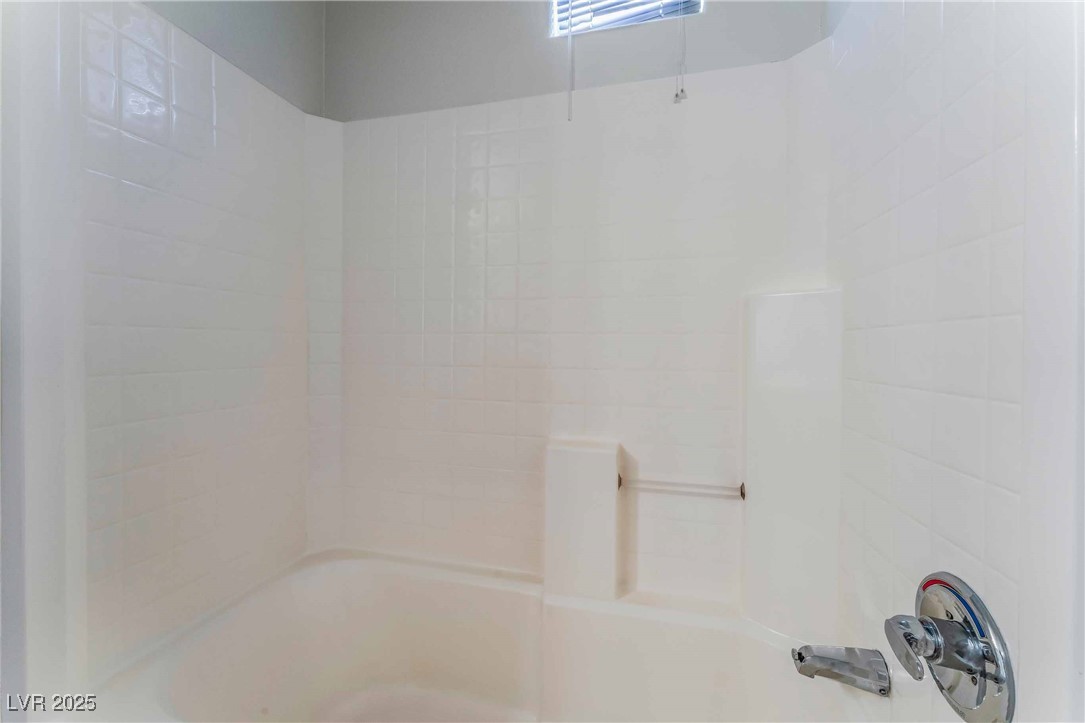 5855 VALLEY Drive 1060