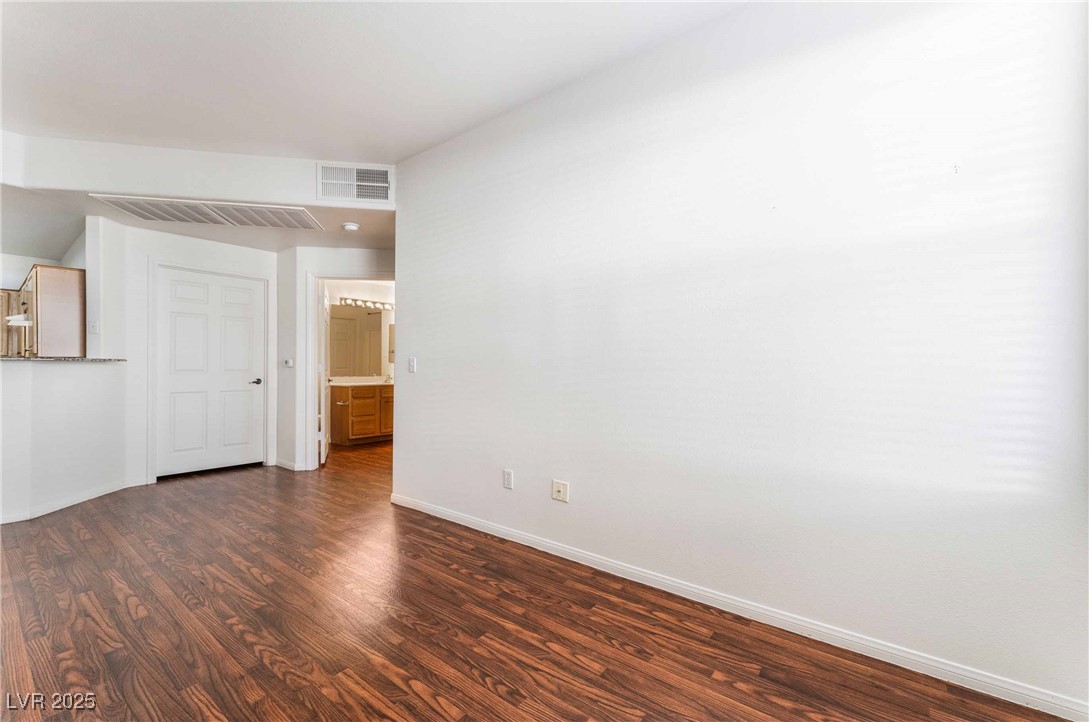 5855 VALLEY Drive 1060