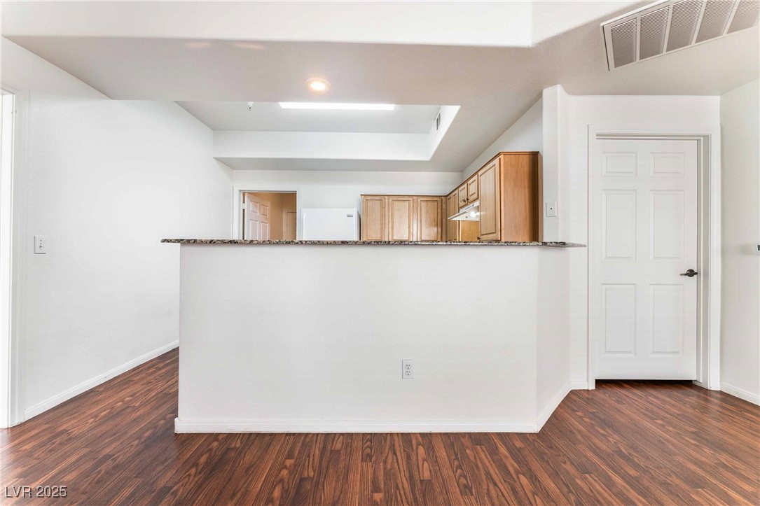 5855 VALLEY Drive 1060