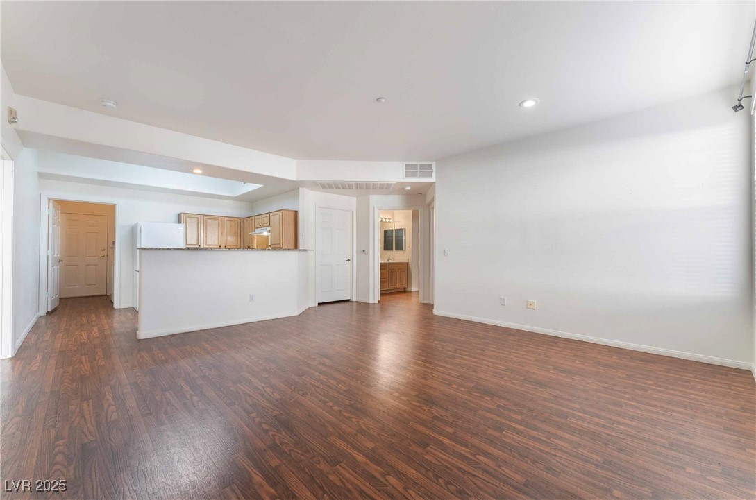 5855 VALLEY Drive 1060