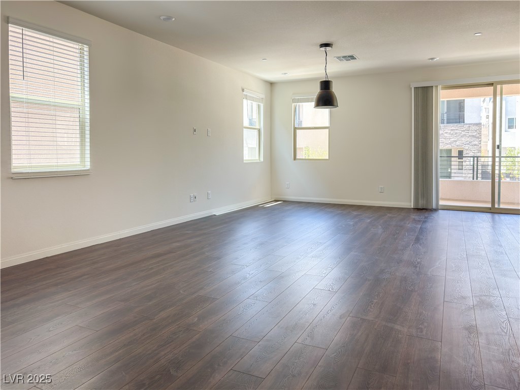 1421 Whistling Kite Street