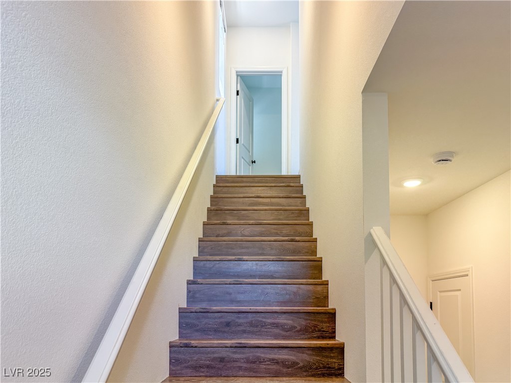 1421 Whistling Kite Street