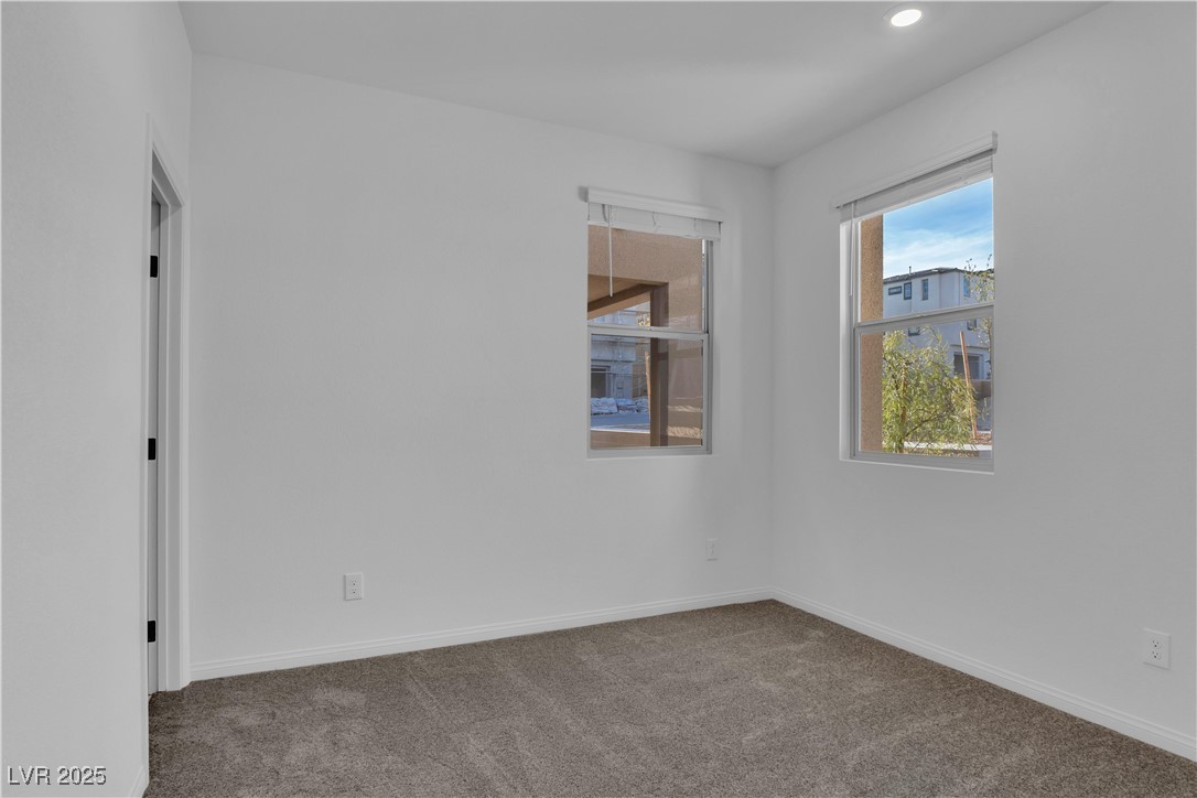 1421 Whistling Kite Street