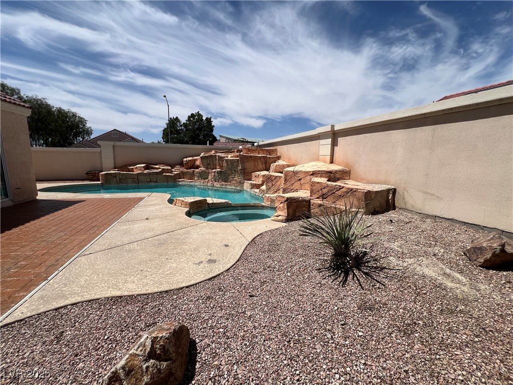 5825 COLEMAN Street -