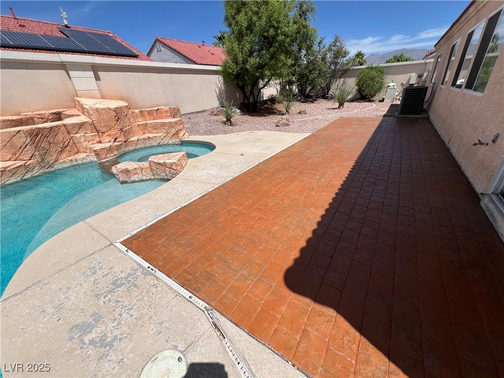5825 COLEMAN Street -