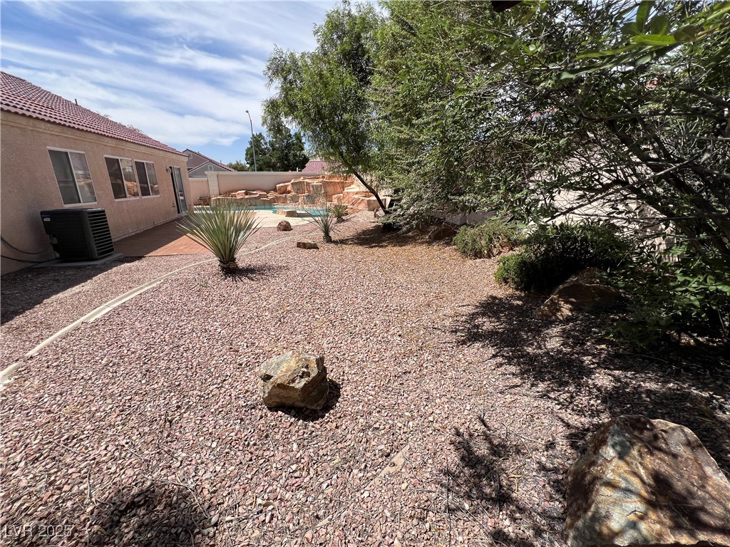 5825 COLEMAN Street -