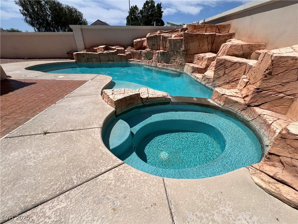 5825 COLEMAN Street -