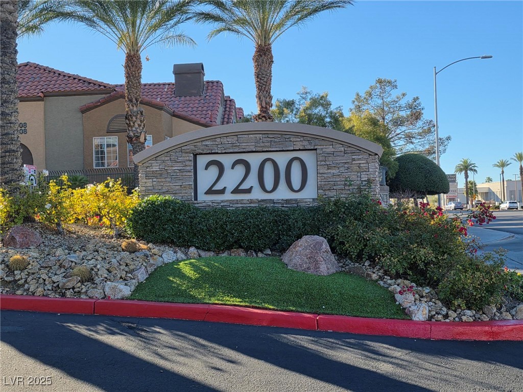 2200 South Fort Apache Road 1048