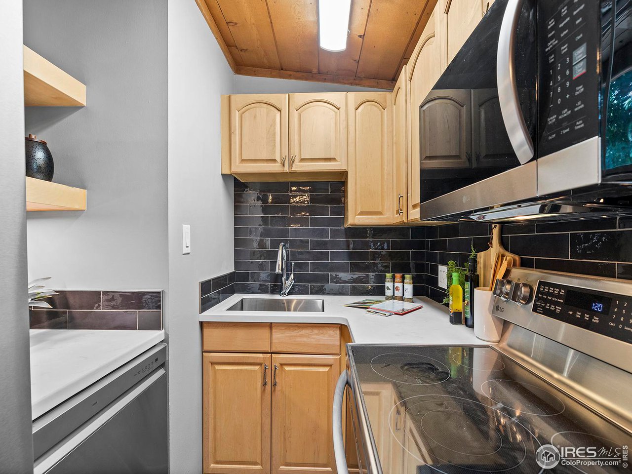 4529 Shoreline Dr #7