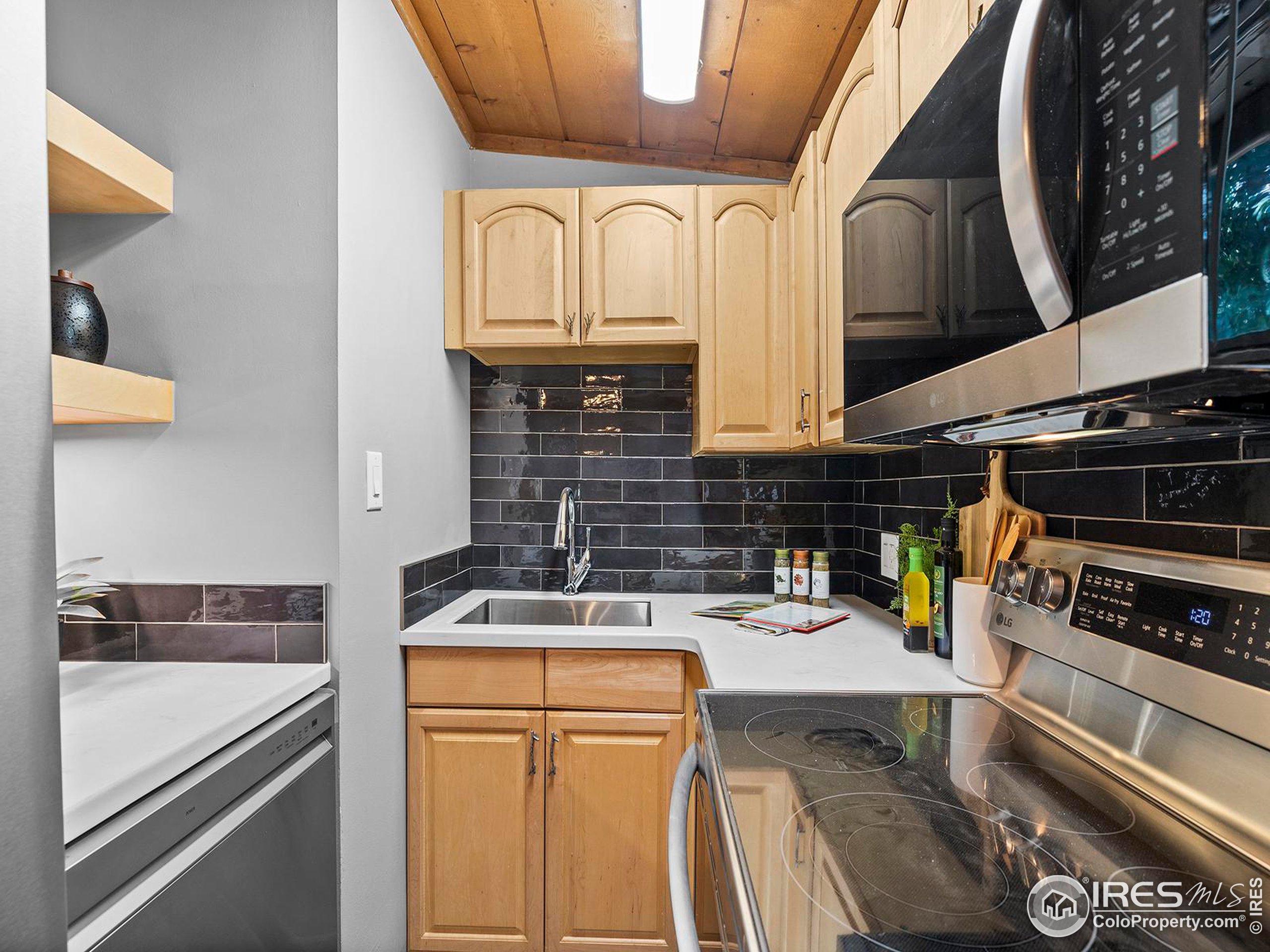 4529 Shoreline Dr #7