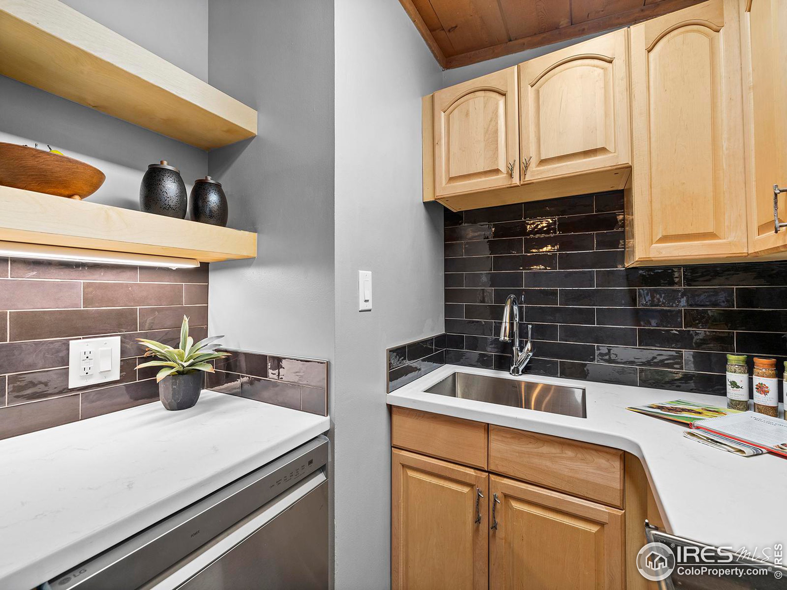 4529 Shoreline Dr #7