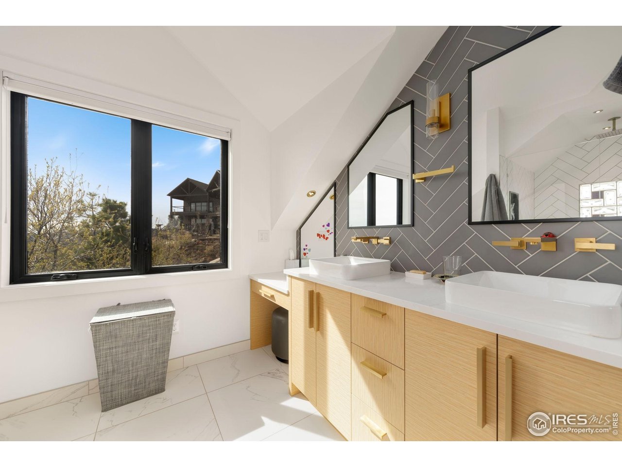 3396 Continental Cir