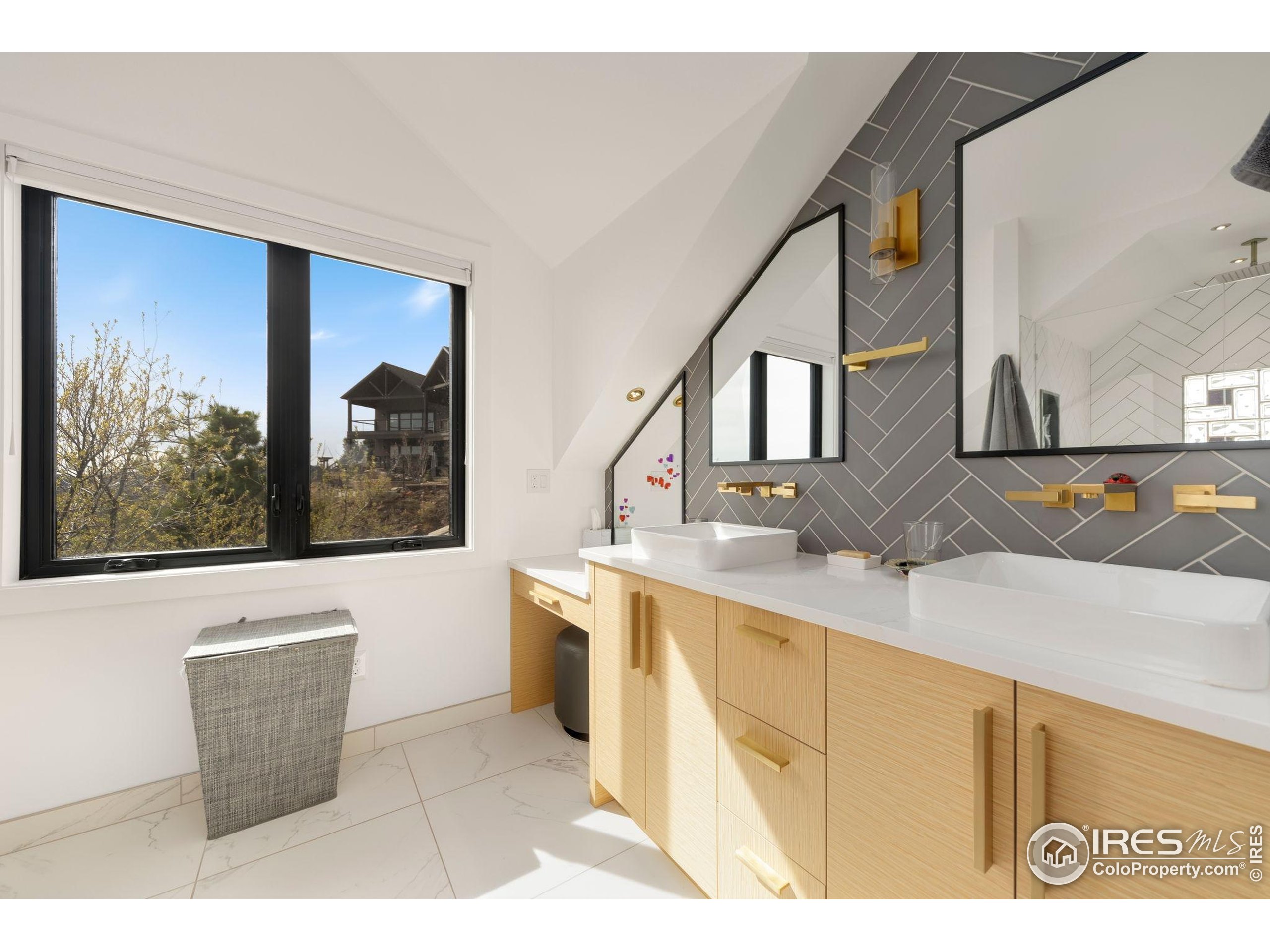 3396 Continental Cir