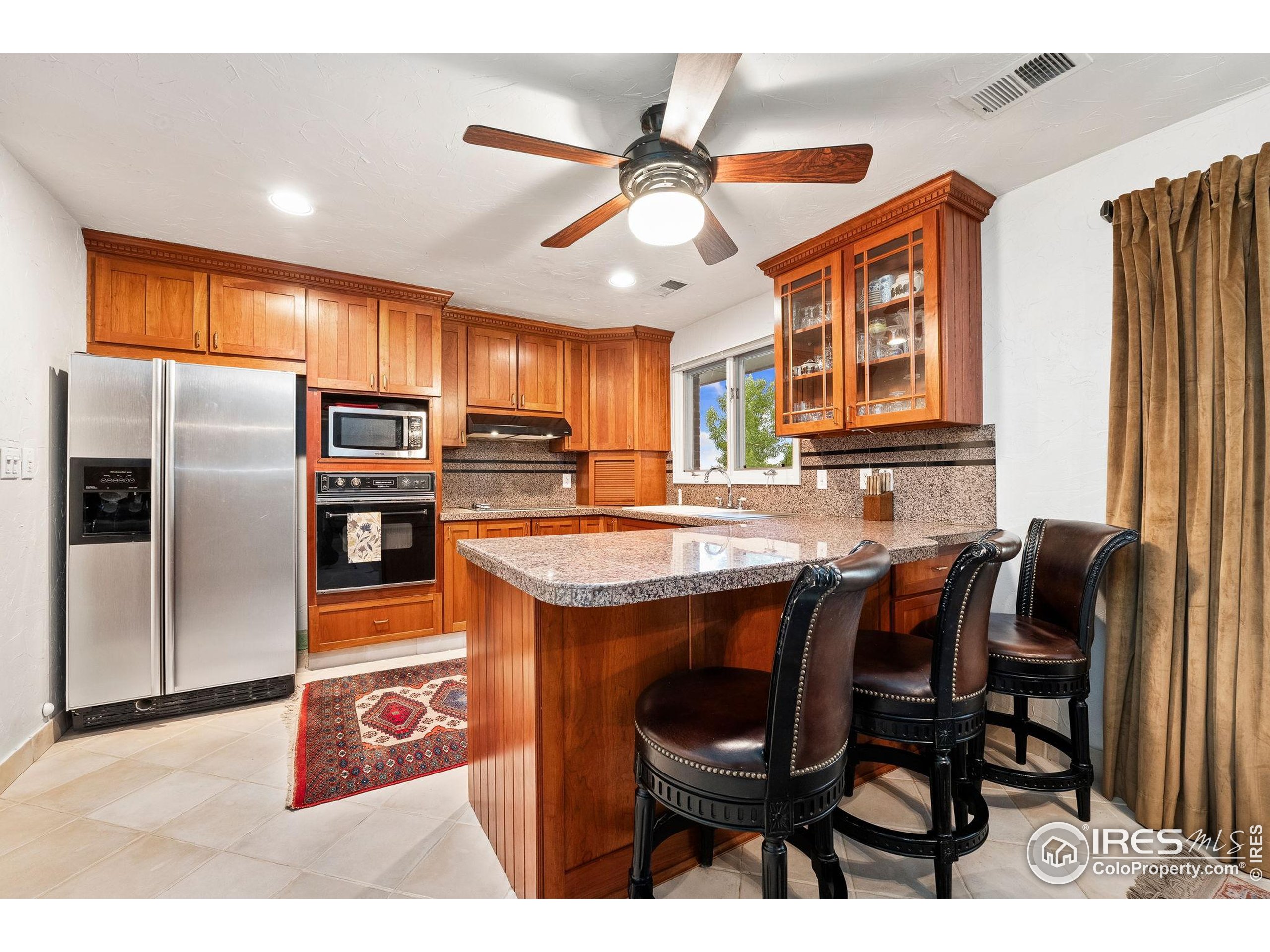 3553 Valley Oak Dr