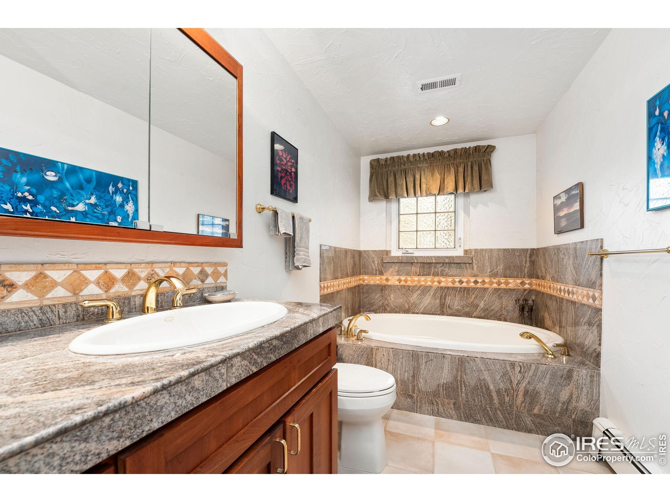 3553 Valley Oak Dr