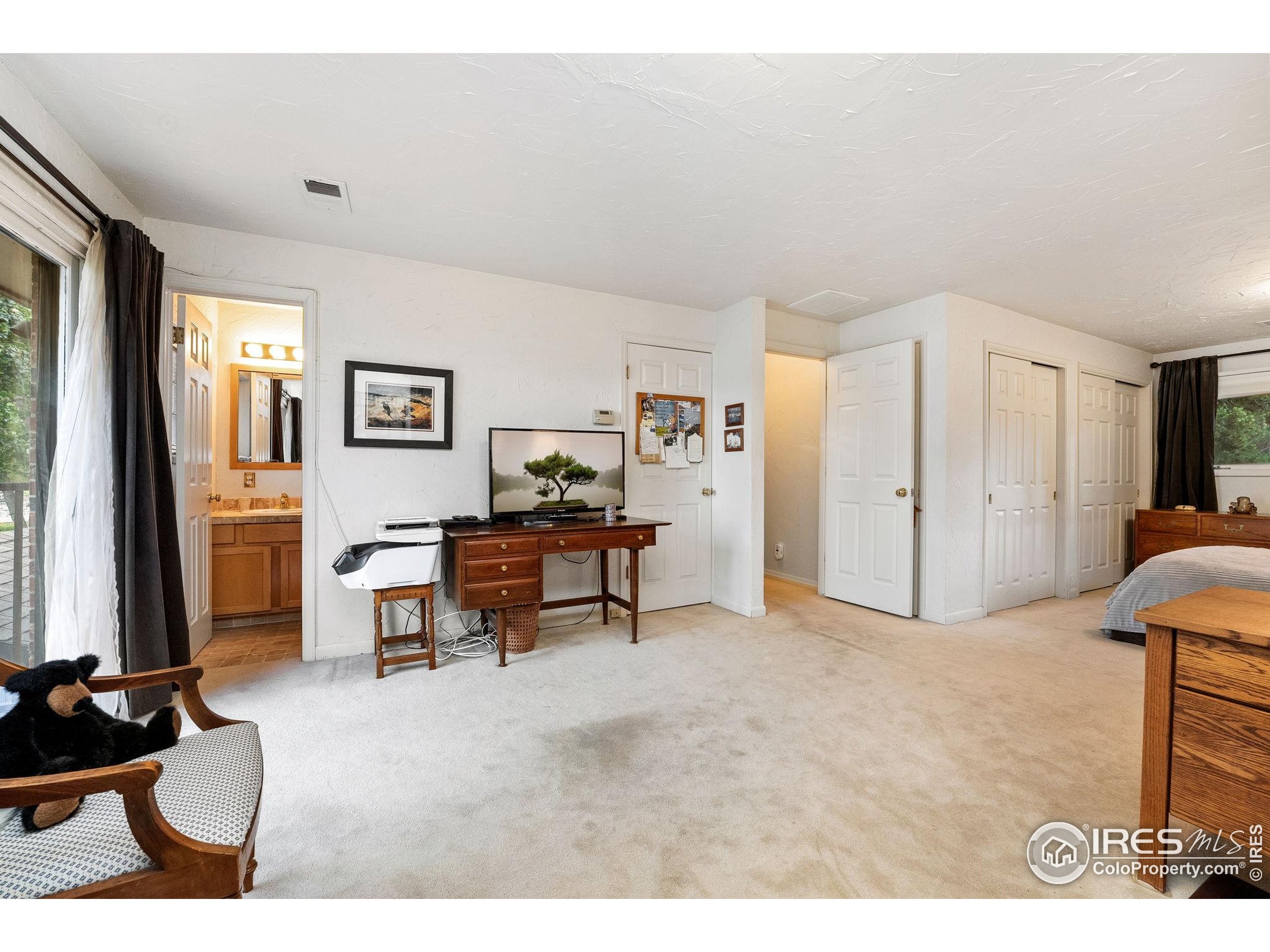 3553 Valley Oak Dr