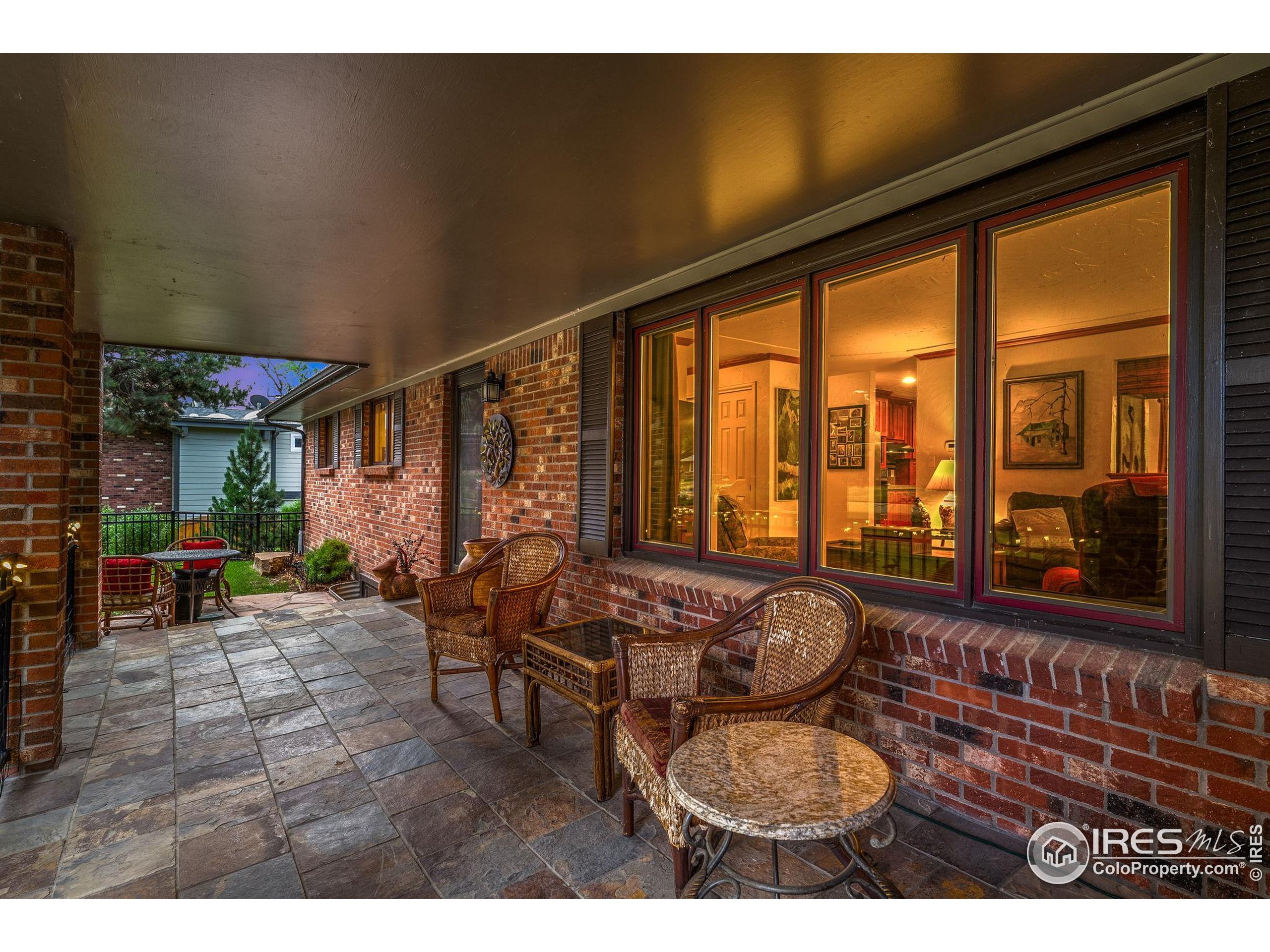 3553 Valley Oak Dr