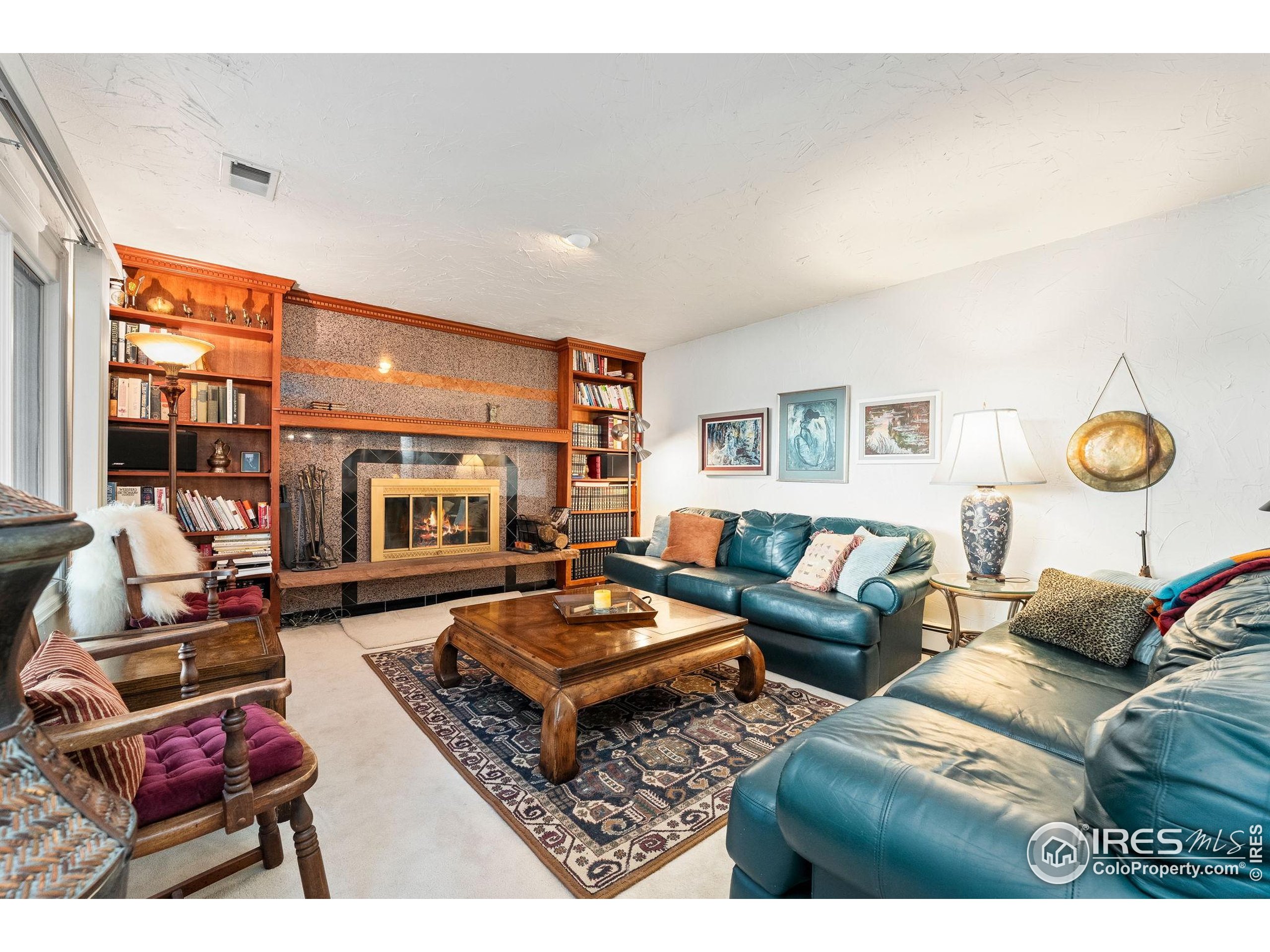3553 Valley Oak Dr
