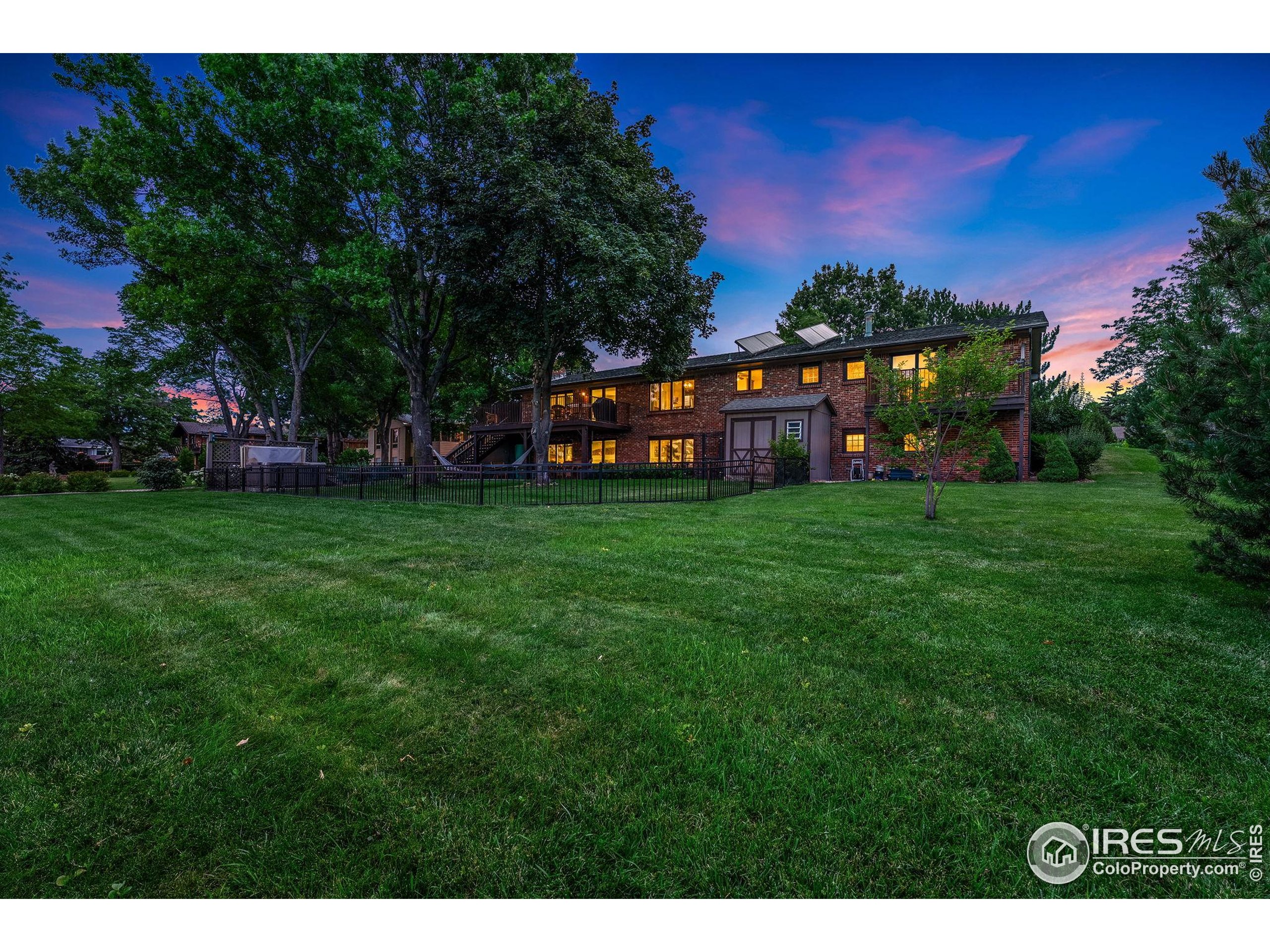3553 Valley Oak Dr