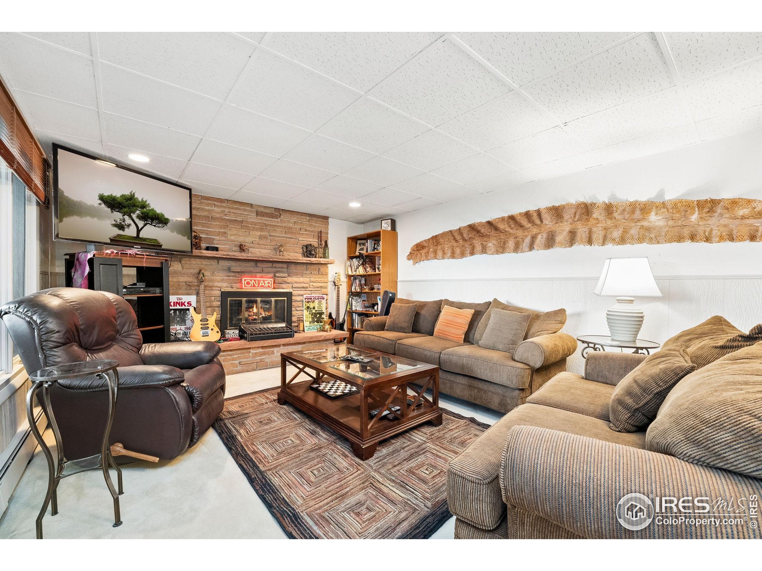 3553 Valley Oak Dr