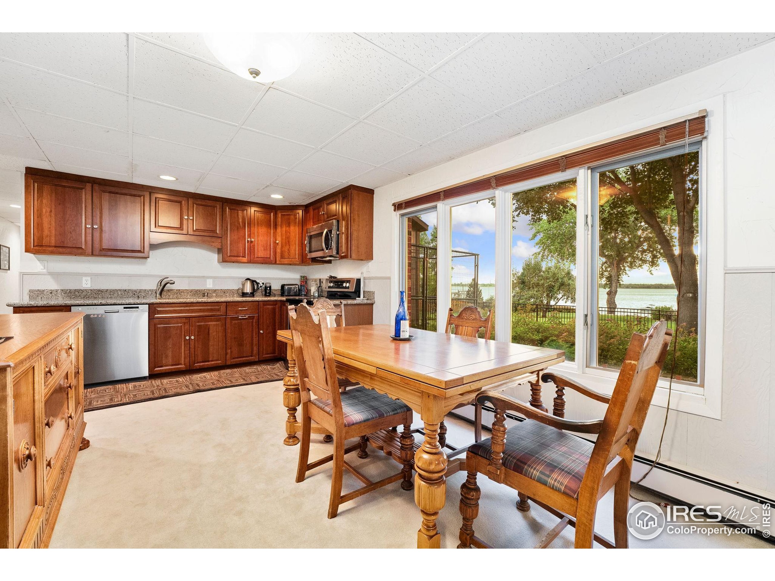 3553 Valley Oak Dr