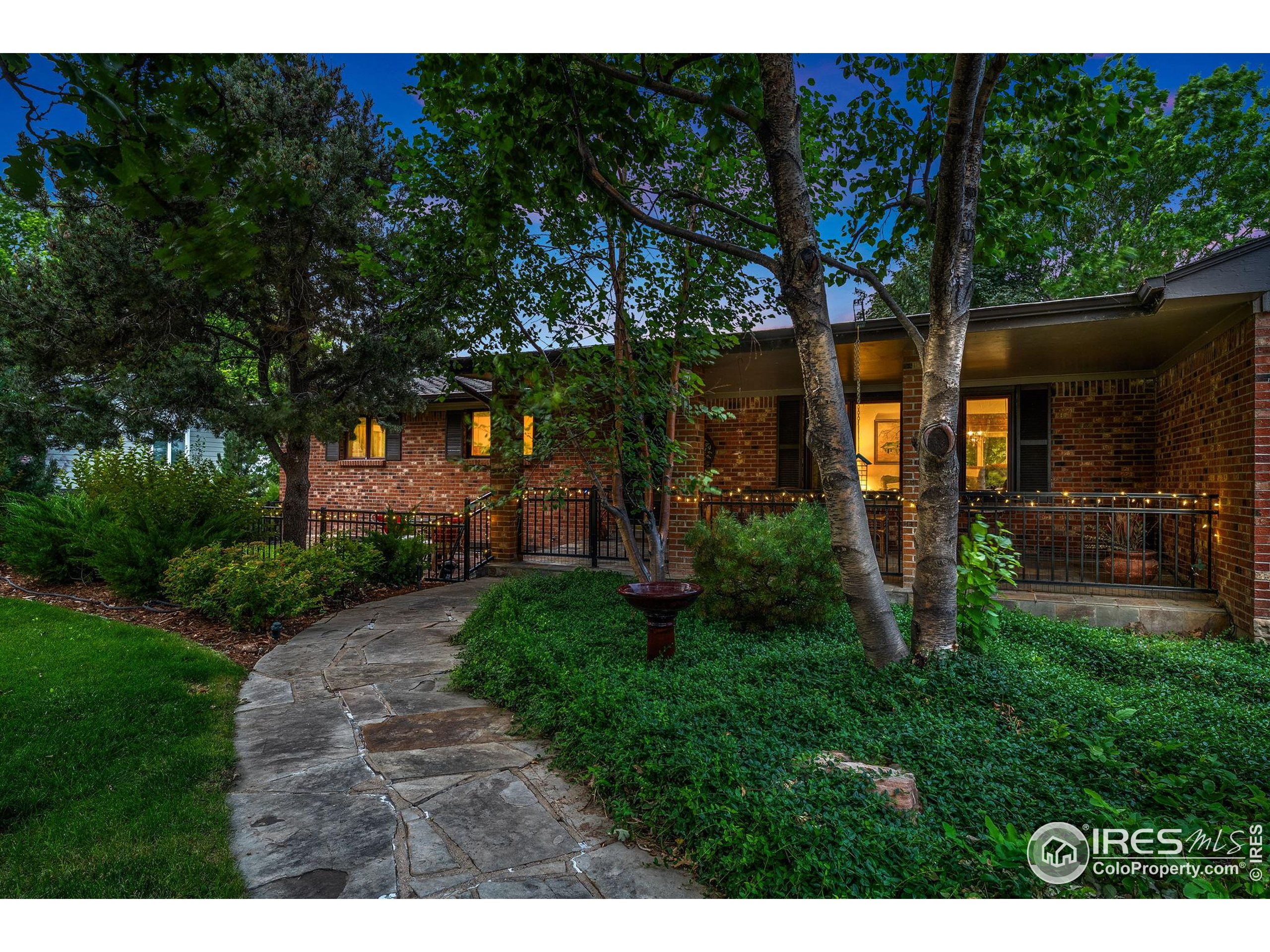 3553 Valley Oak Dr