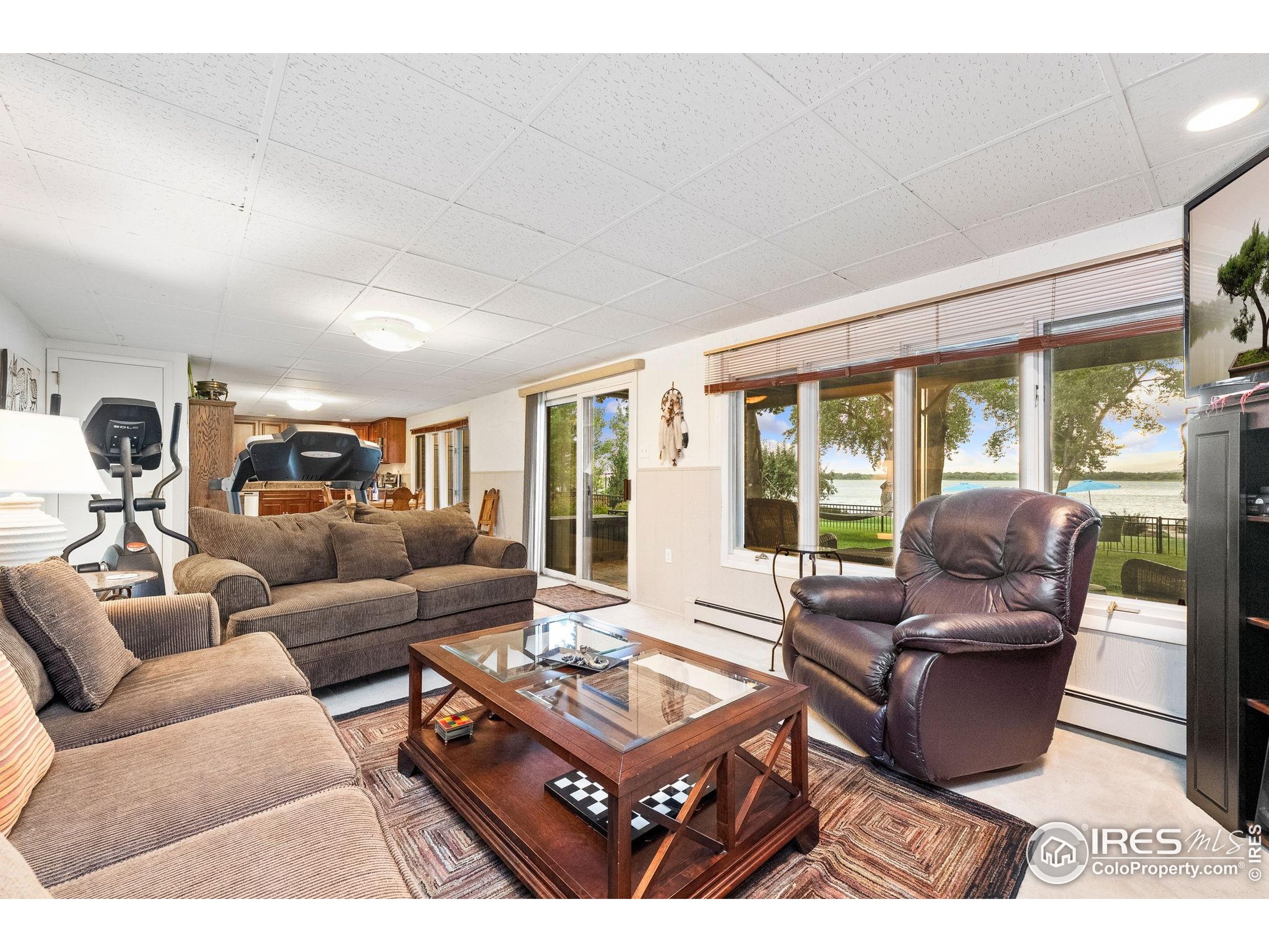 3553 Valley Oak Dr