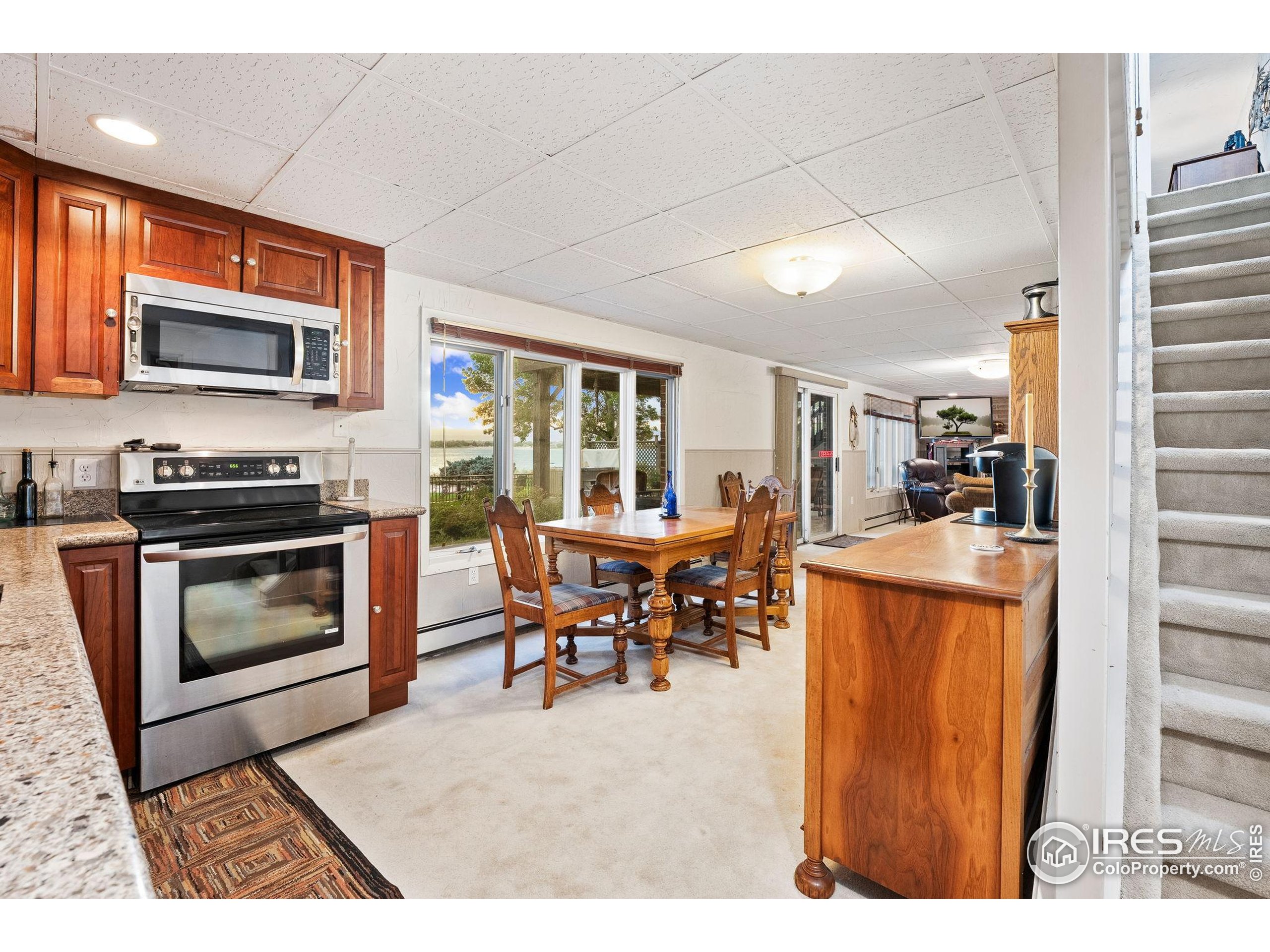 3553 Valley Oak Dr