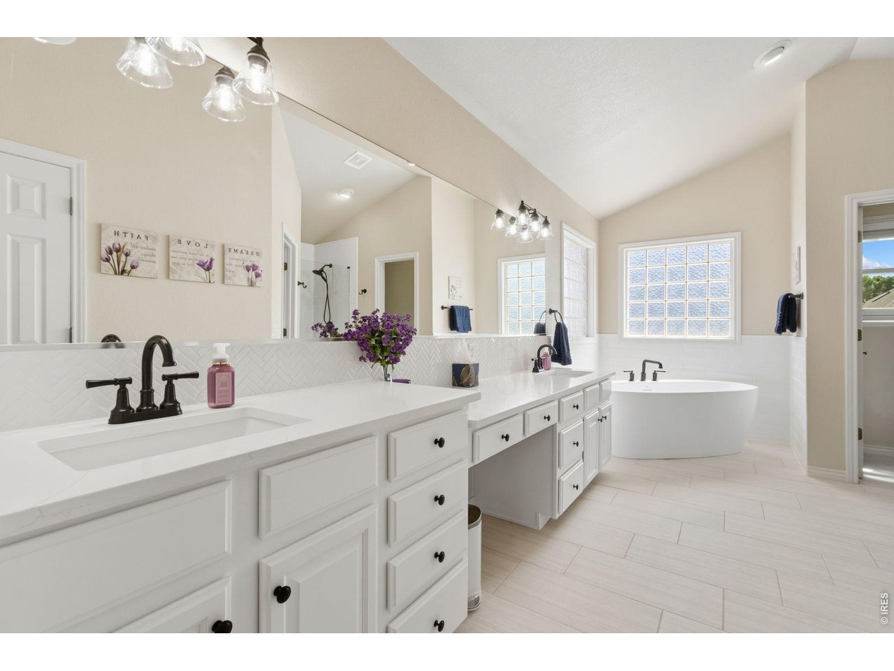3221 Ledgestone Ct