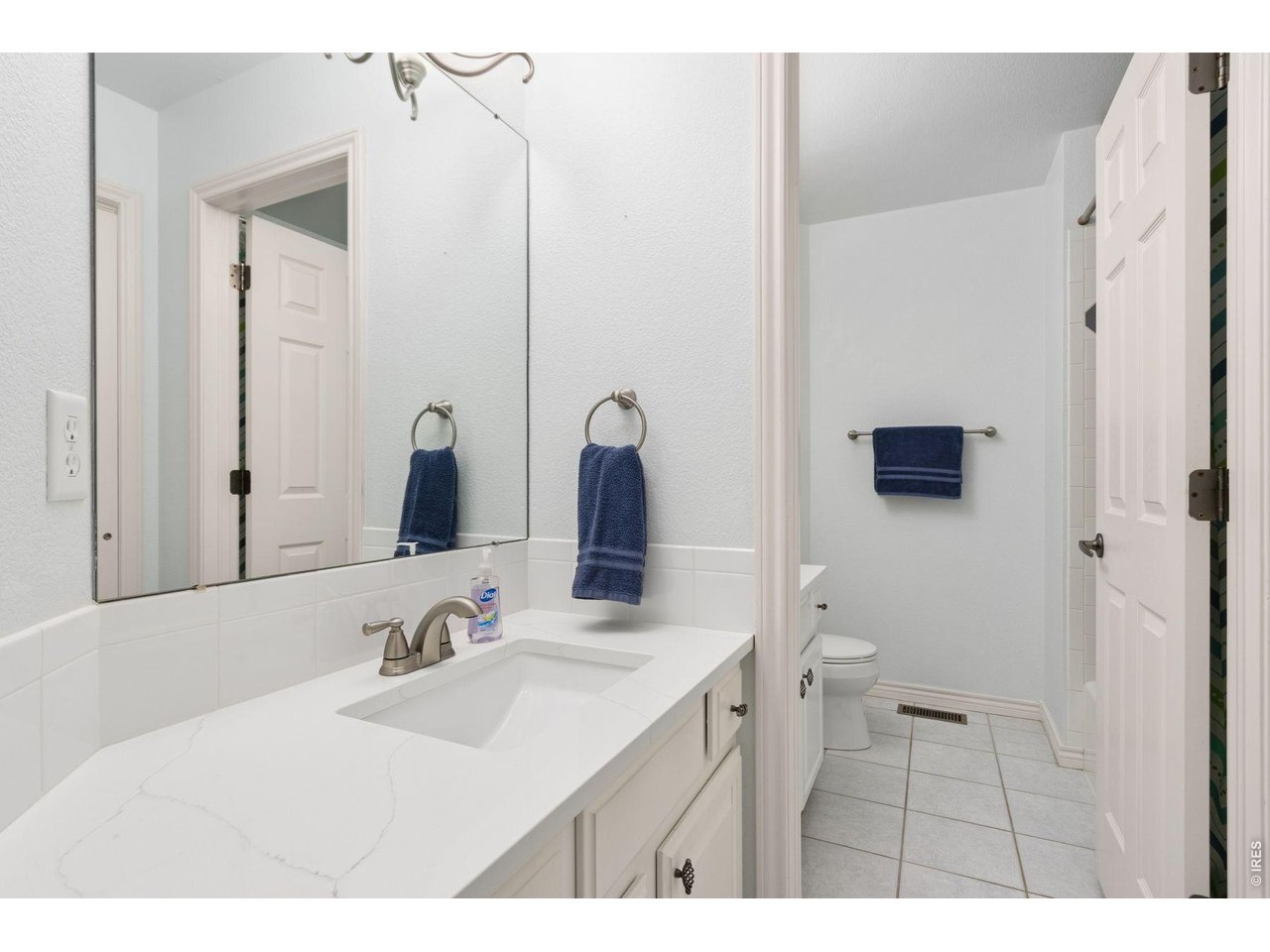 3221 Ledgestone Ct