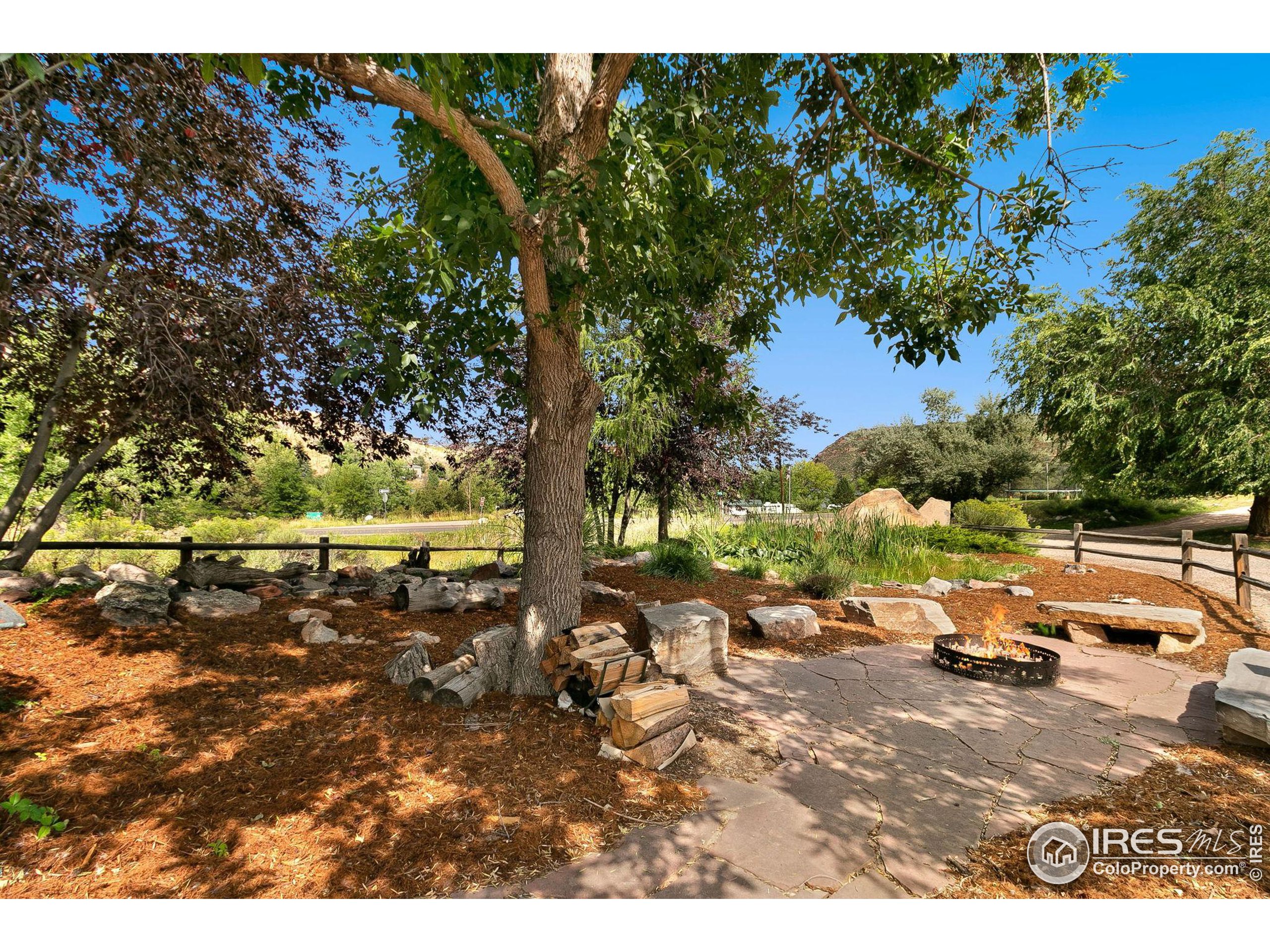 4529 Shoreline Dr Unit: 1