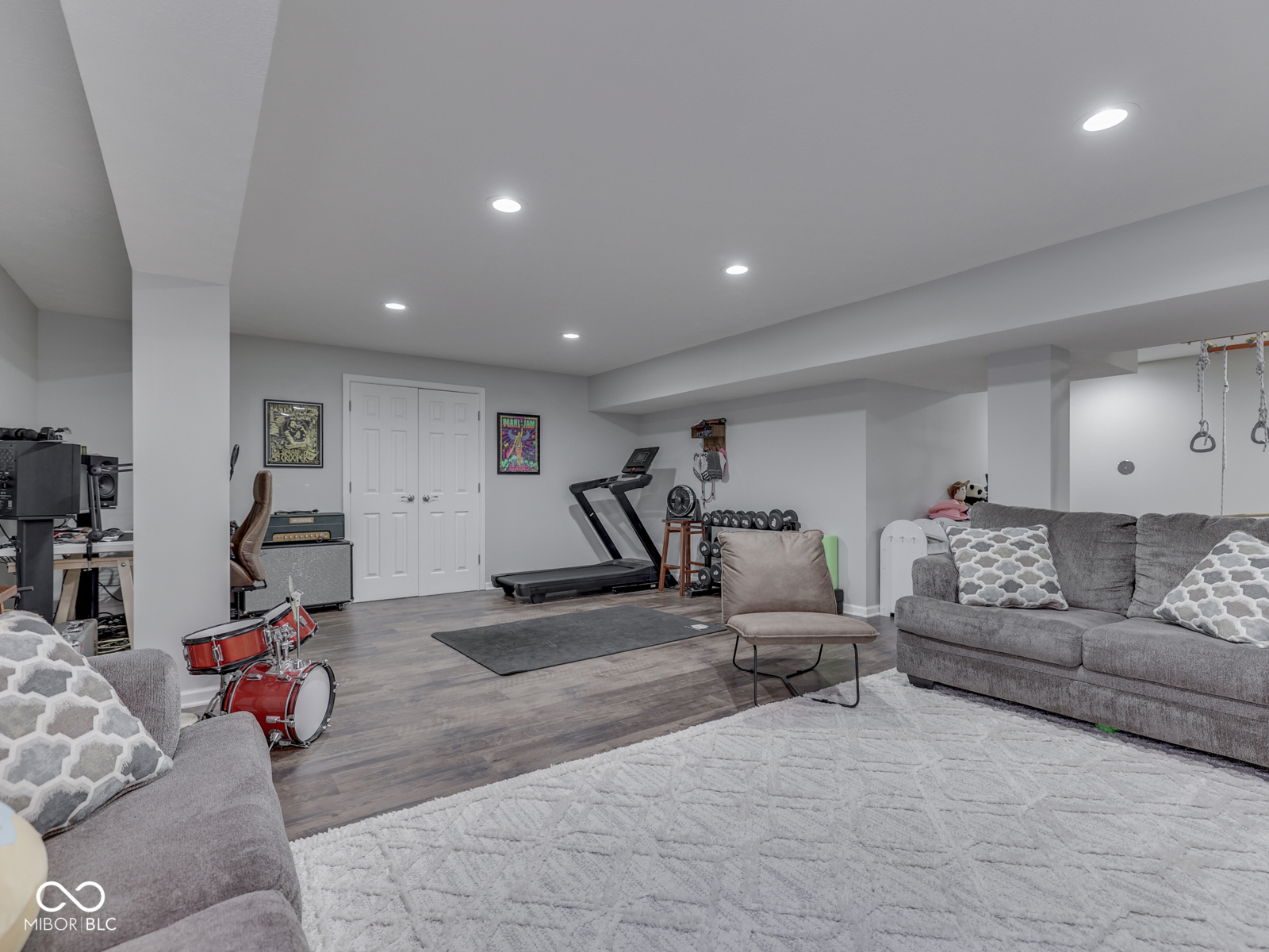 257 Wakefield Drive E