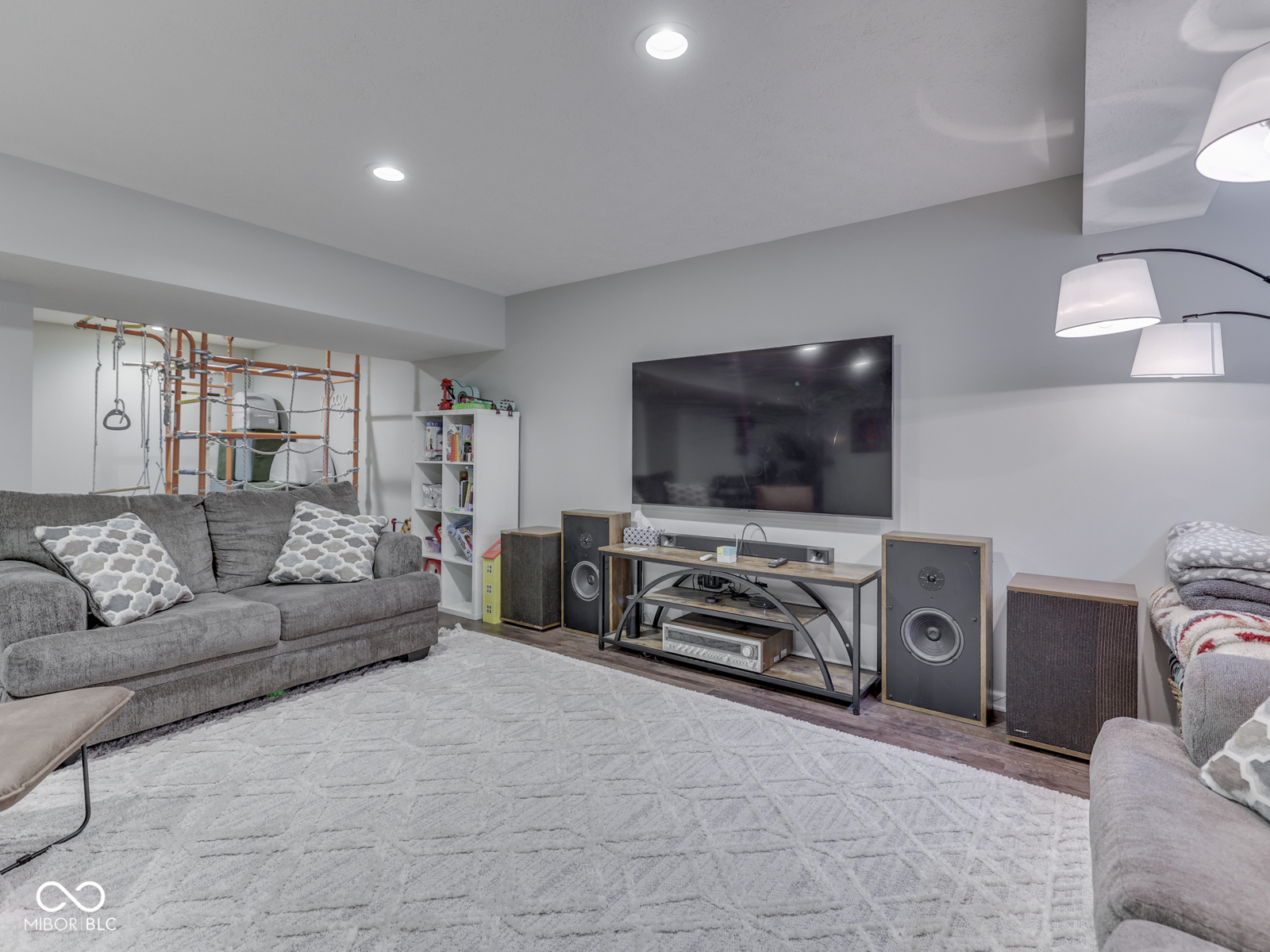 257 Wakefield Drive E